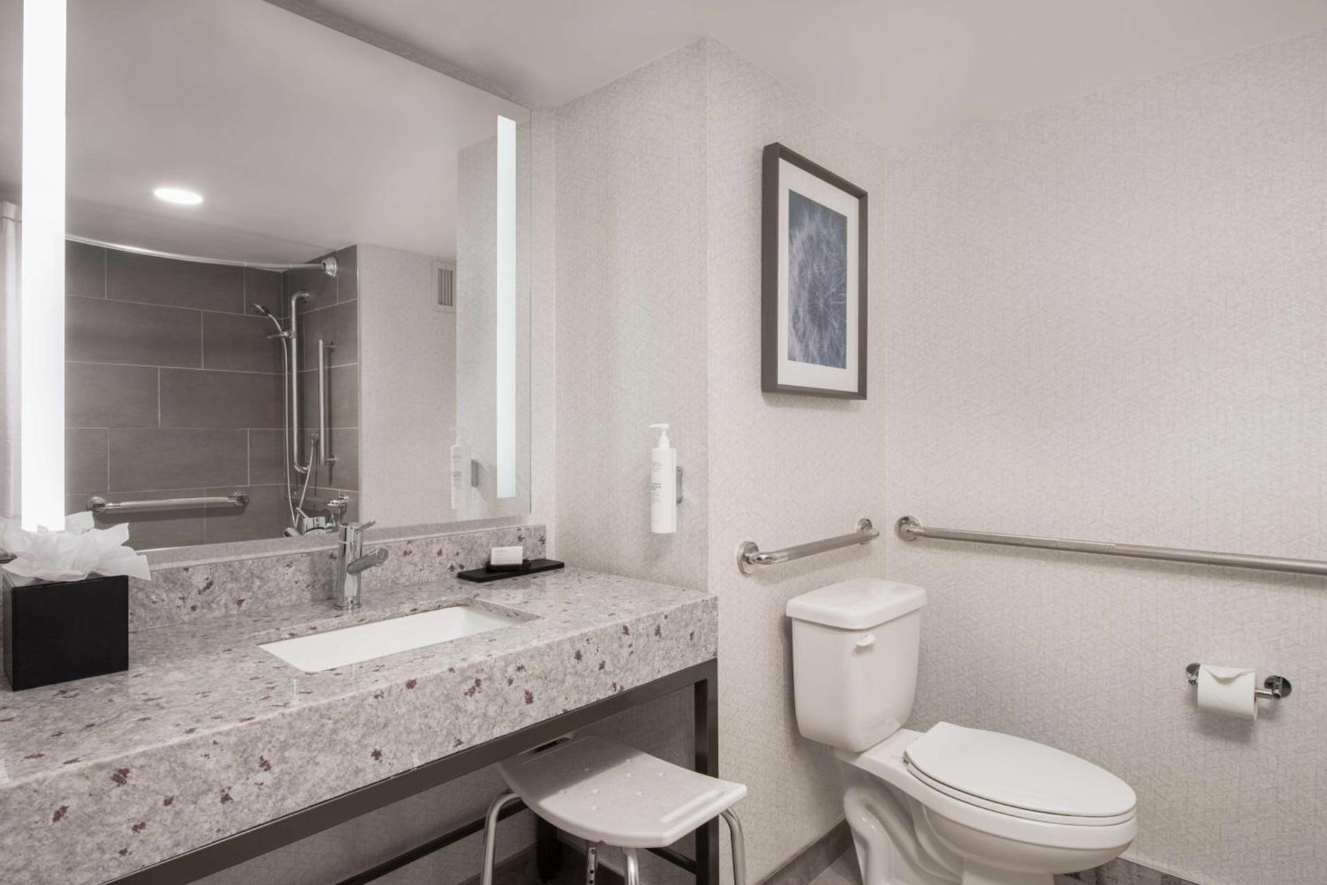 Embassy Suites by Hilton Minneapolis Airport photo 21