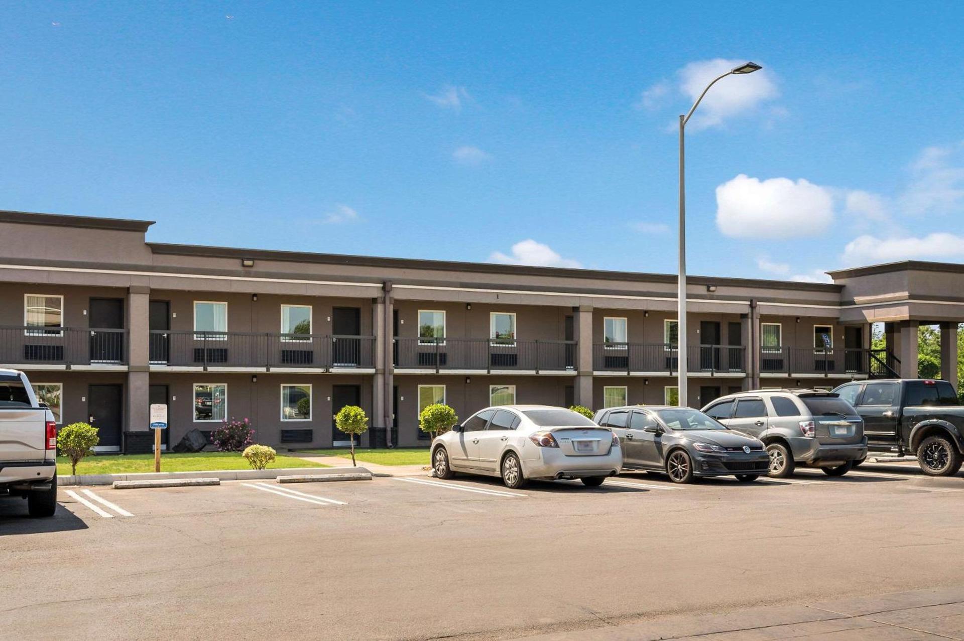 Clarion Inn & Suites Russellville I-40 photo 54