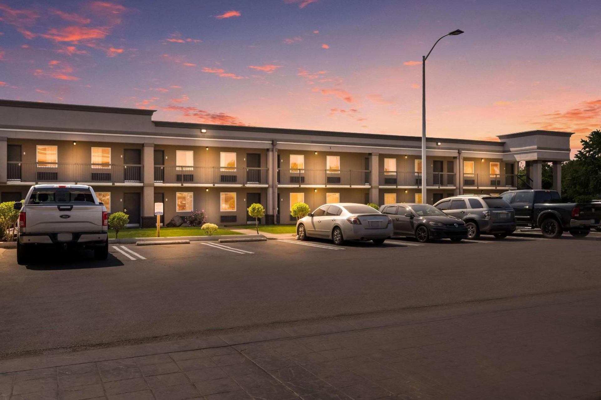 Clarion Inn & Suites Russellville I-40 photo 3