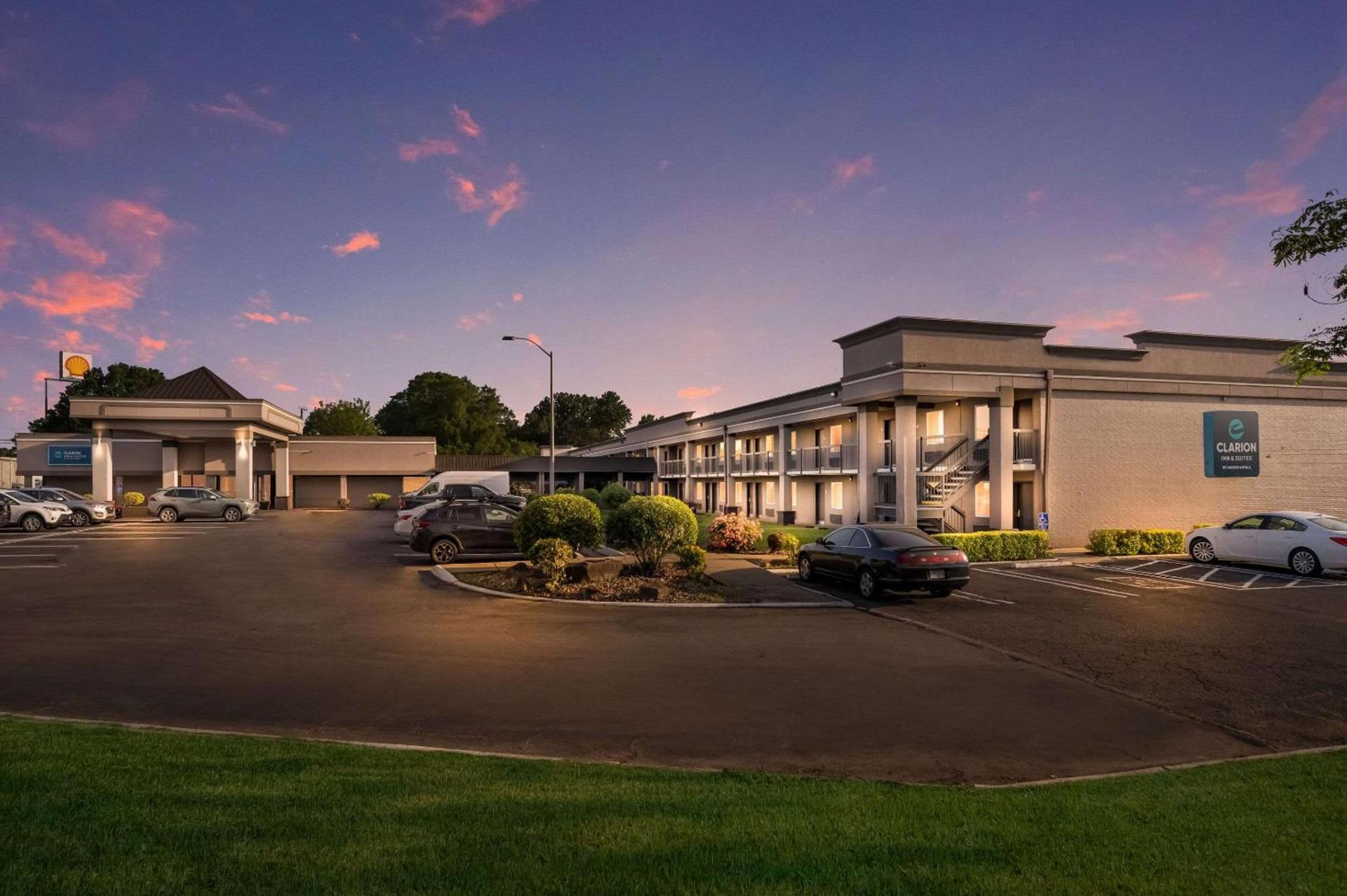 Clarion Inn & Suites Russellville I-40 photo 5