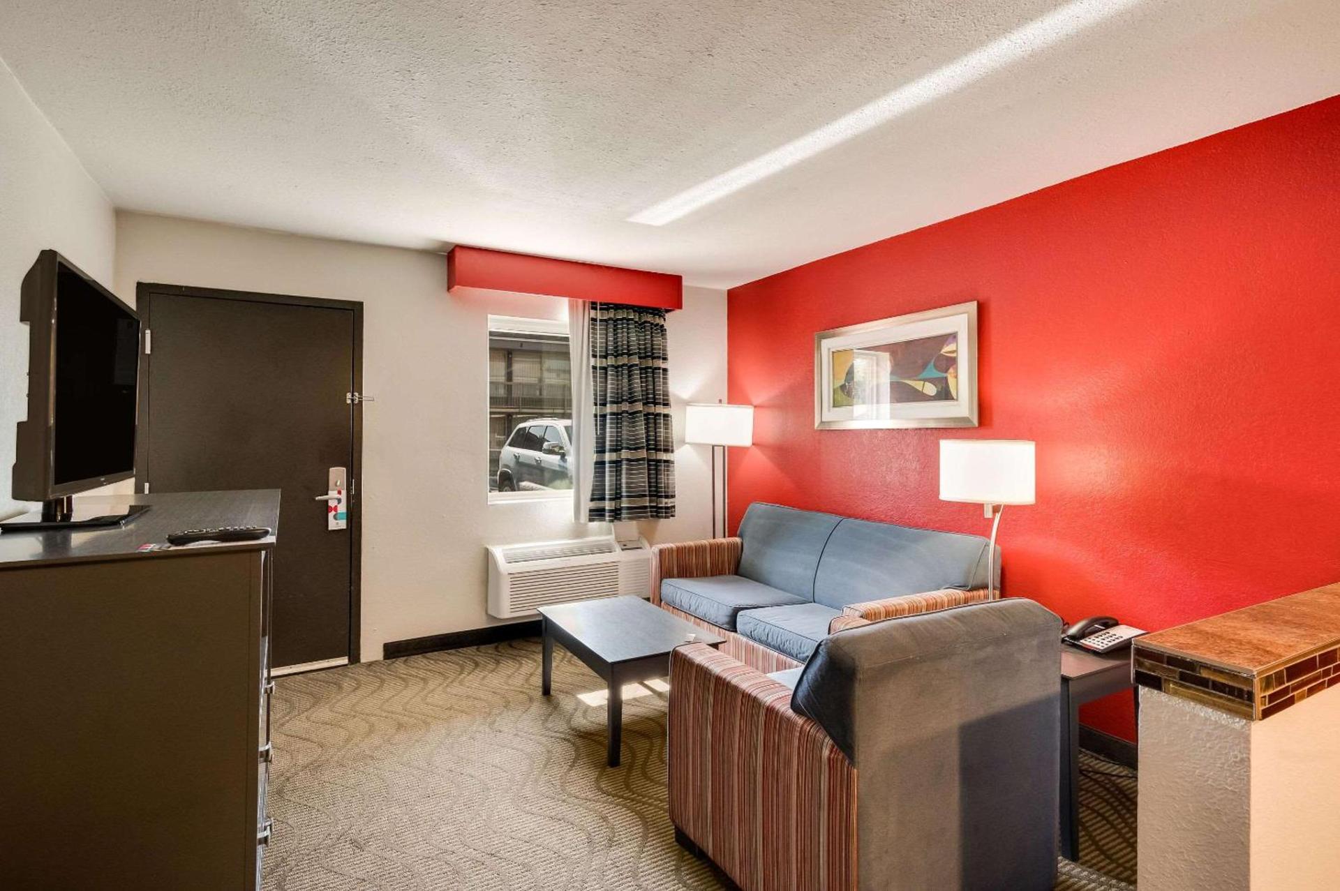 Clarion Inn & Suites Russellville I-40 photo 19