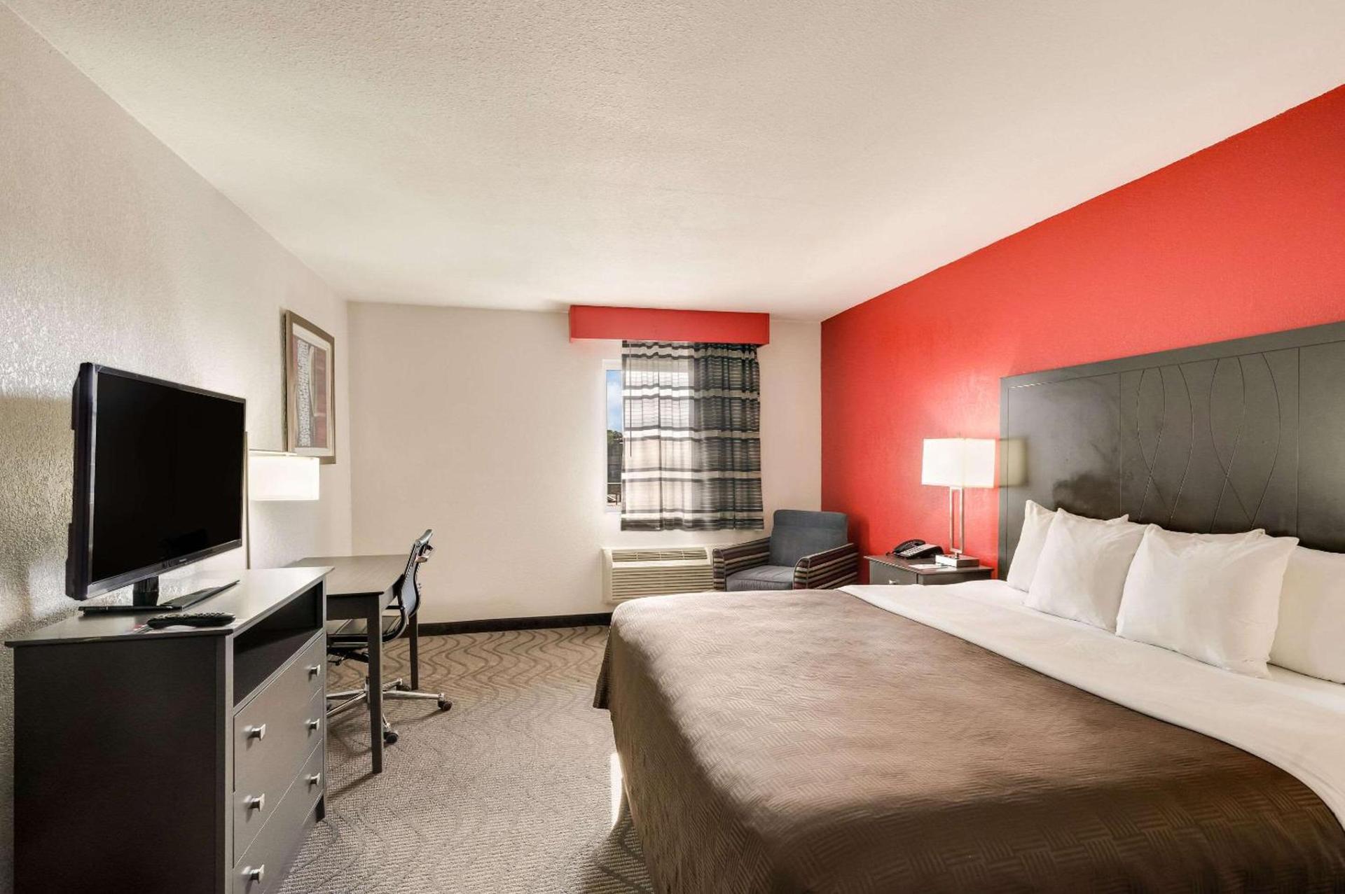 Clarion Inn & Suites Russellville I-40 photo 22