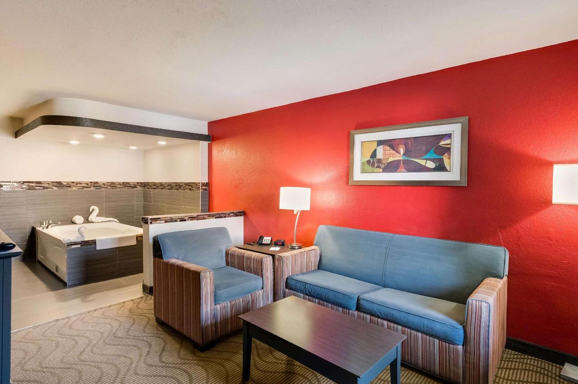Clarion Inn & Suites Russellville I-40 photo 25