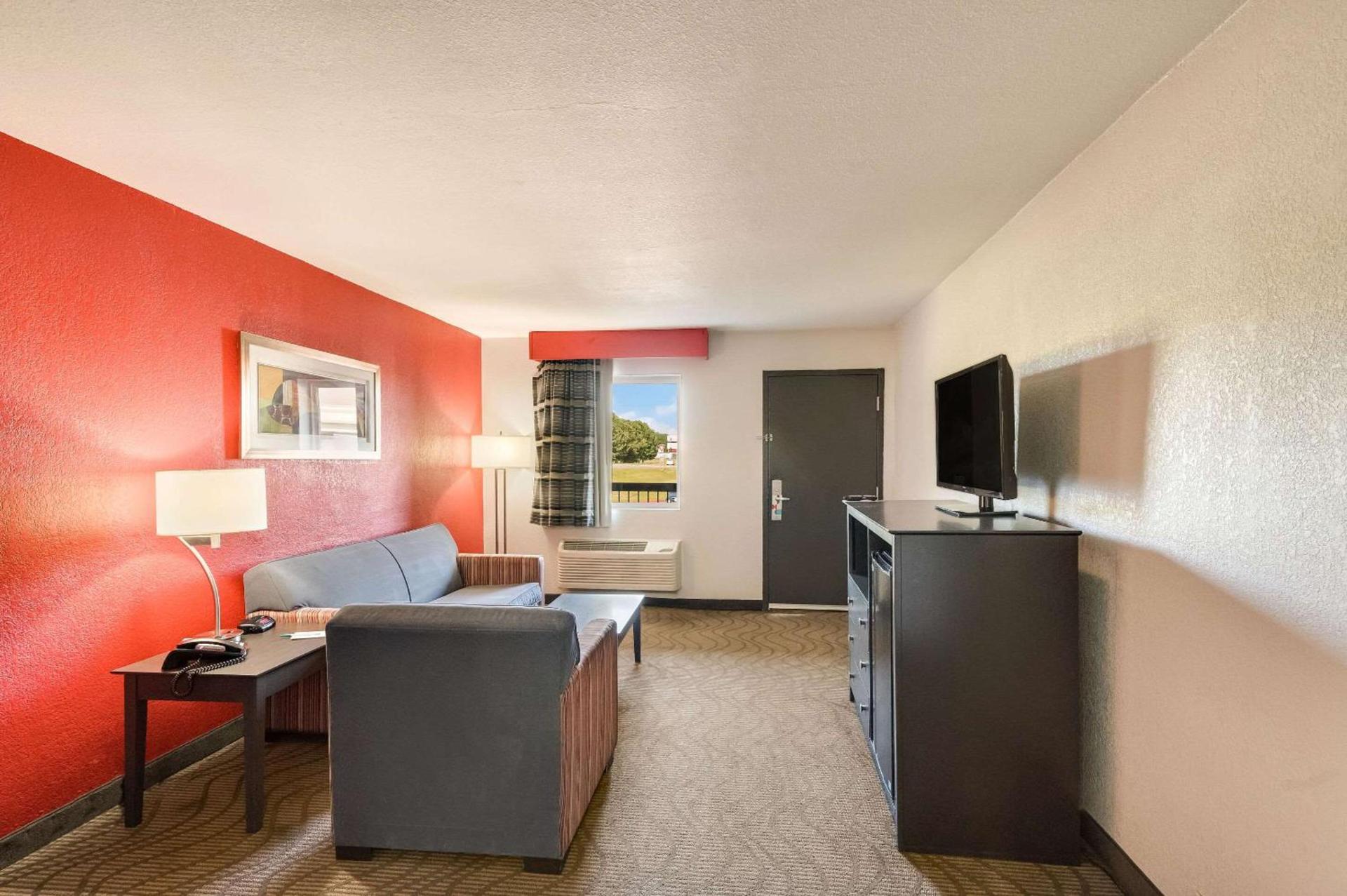 Clarion Inn & Suites Russellville I-40 photo 28