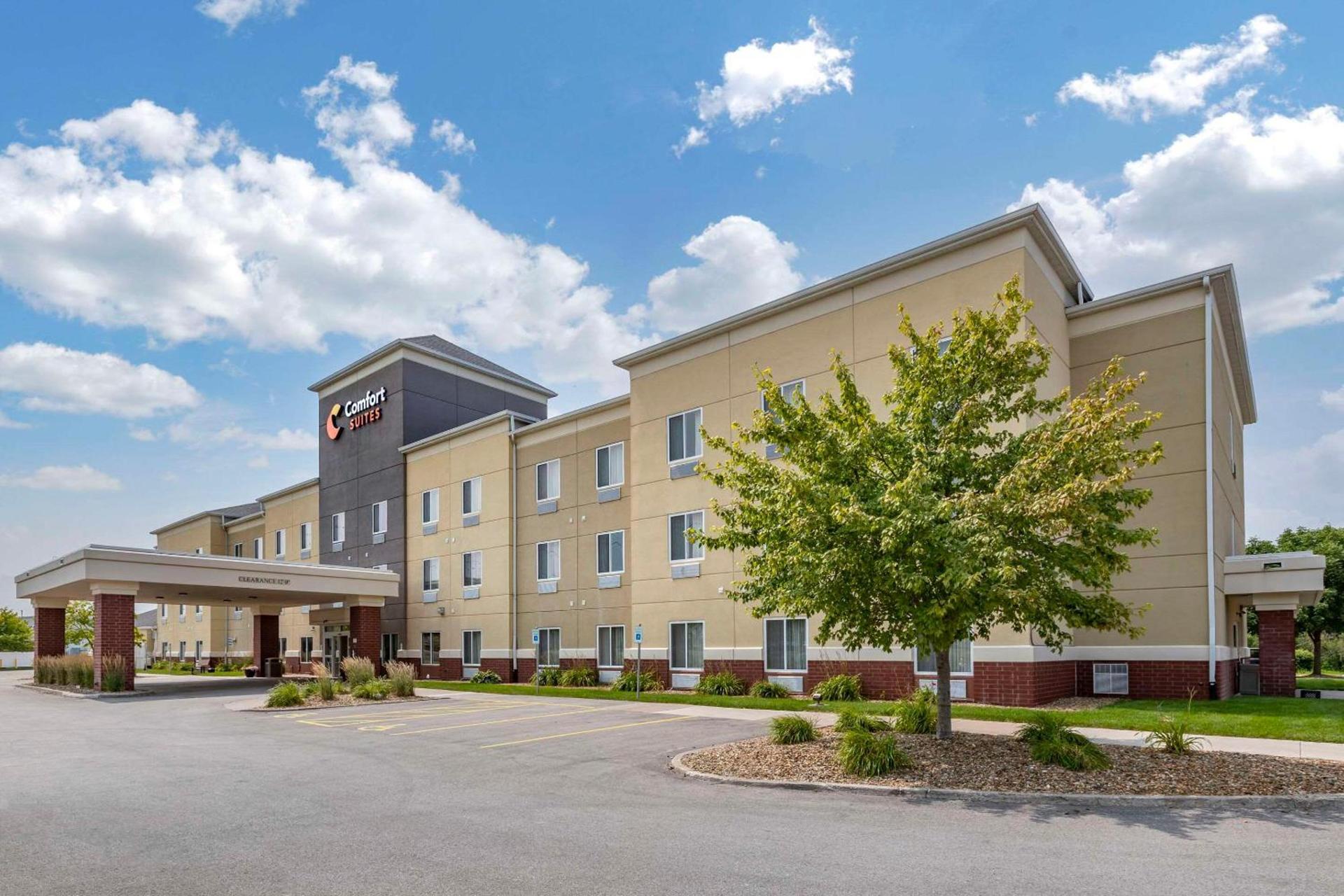 Comfort Suites Coralville I-80 photo 2