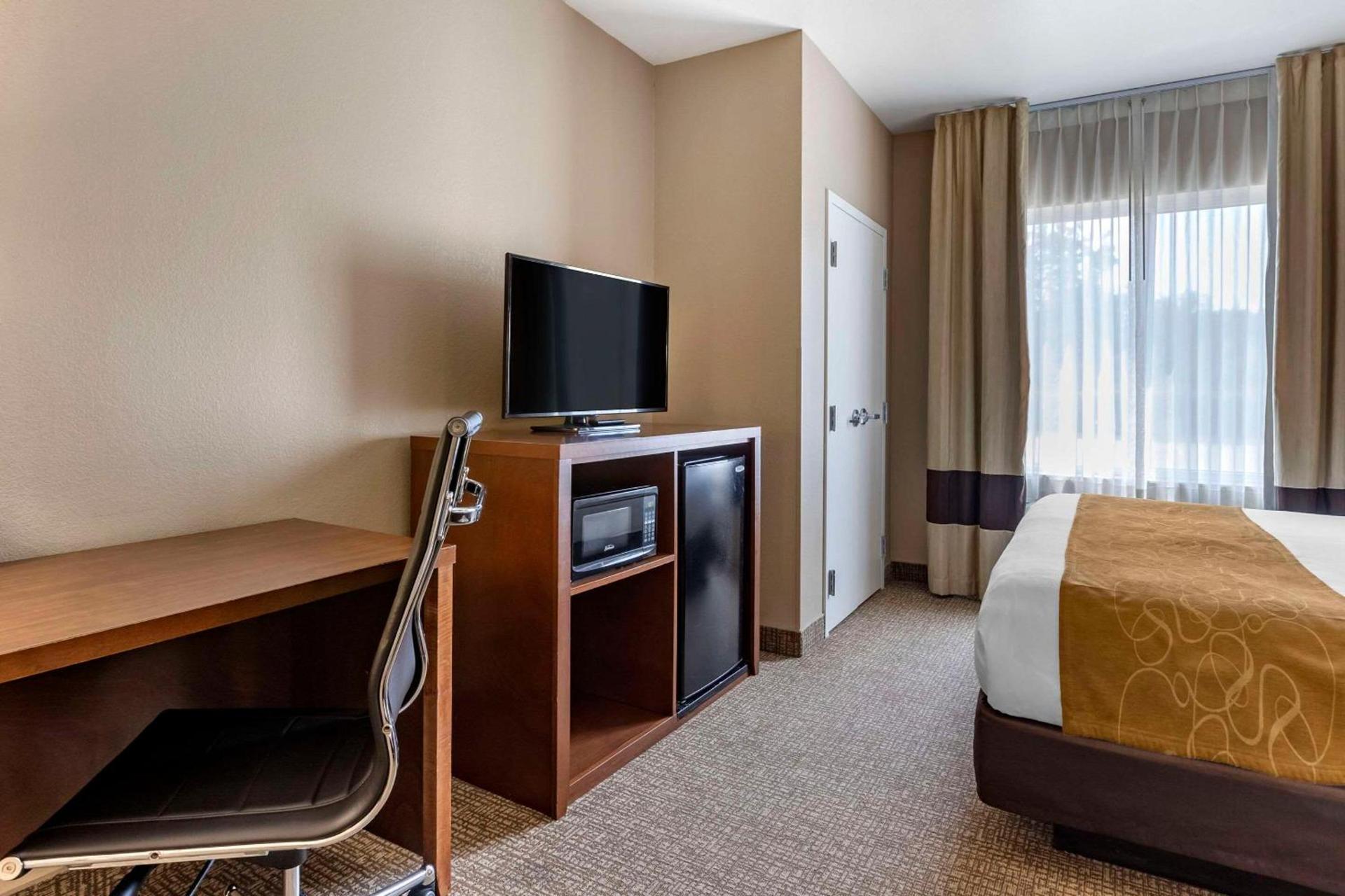 Comfort Suites Coralville I-80 photo 8