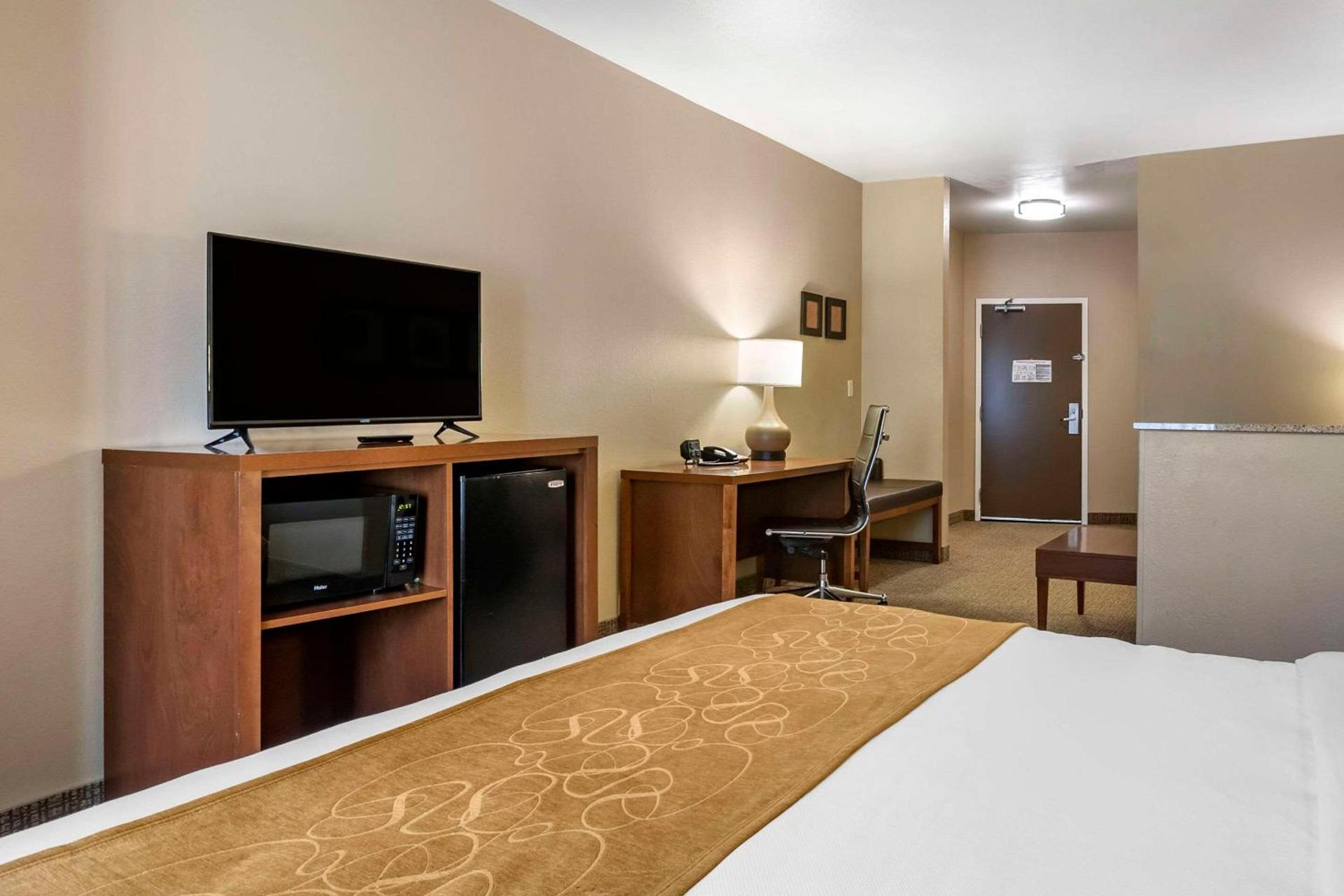 Comfort Suites Coralville I-80 photo 11