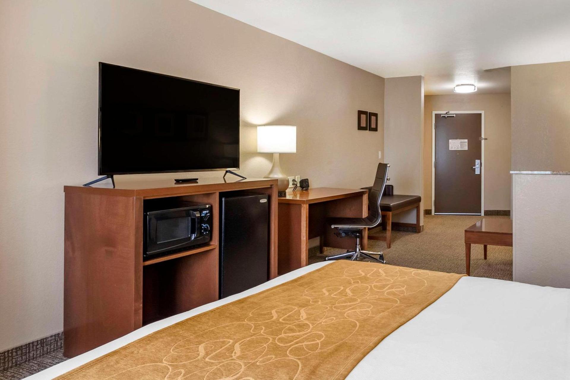 Comfort Suites Coralville I-80 photo 14