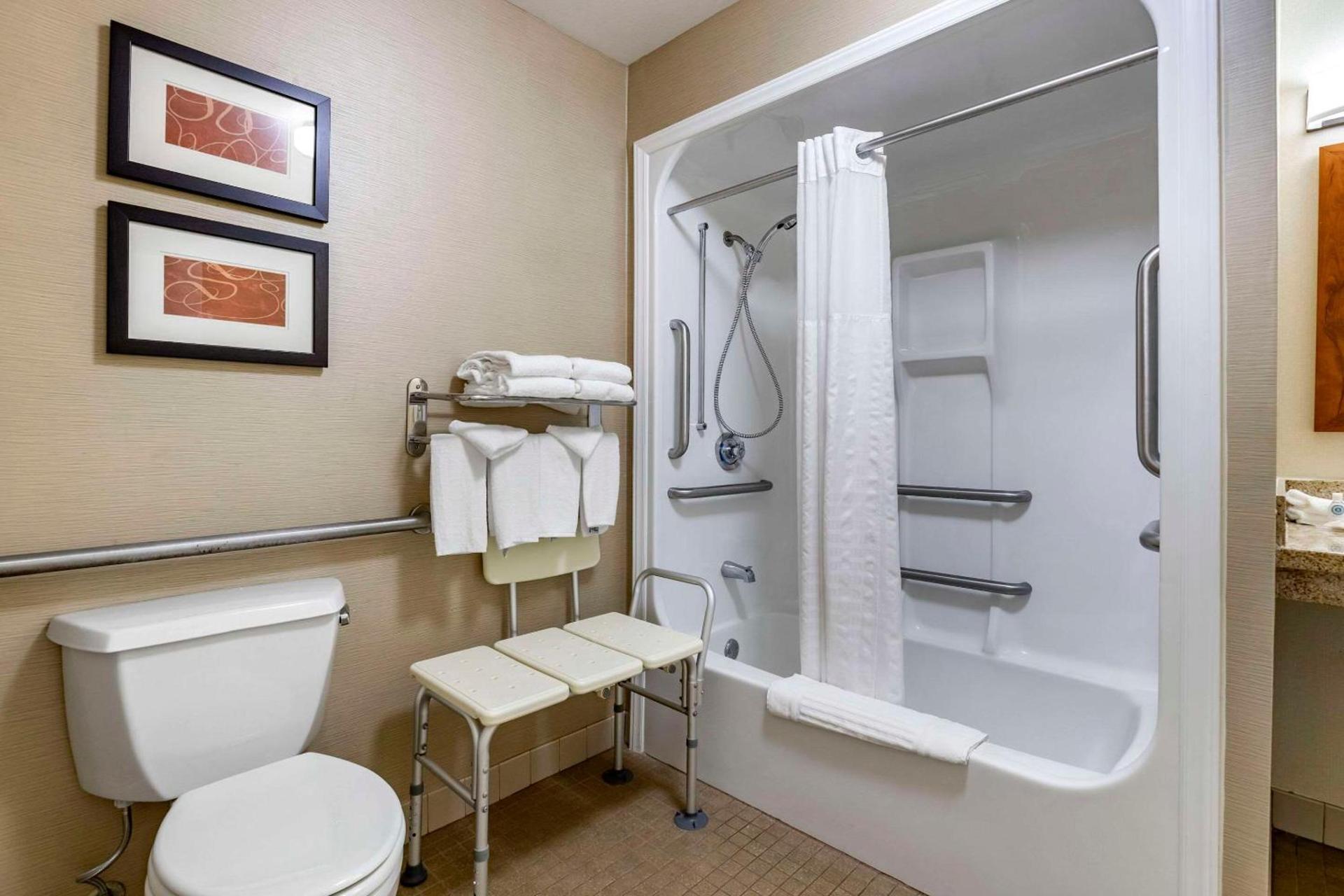 Comfort Suites Coralville I-80 photo 15