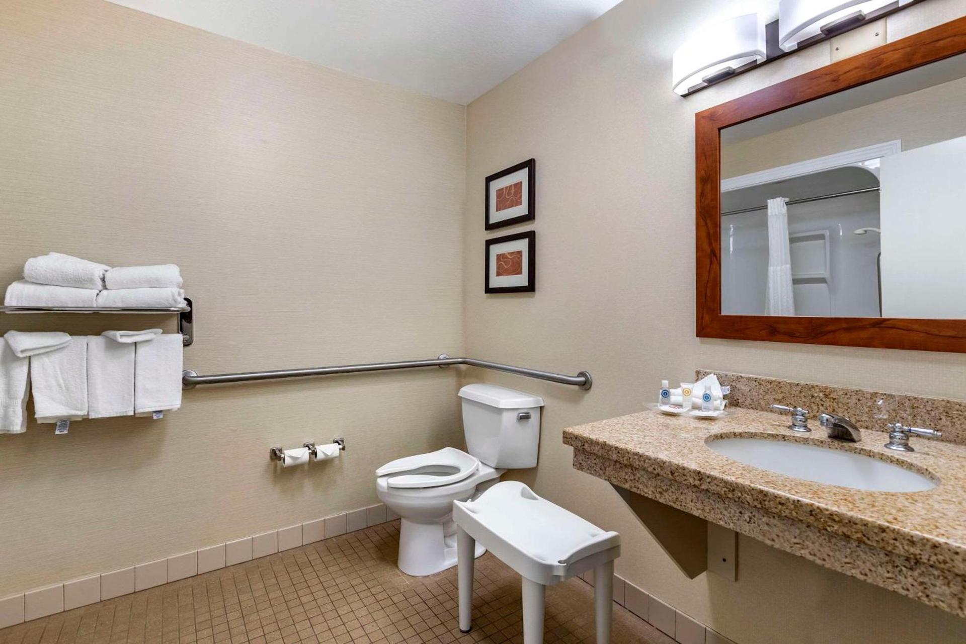 Comfort Suites Coralville I-80 photo 19