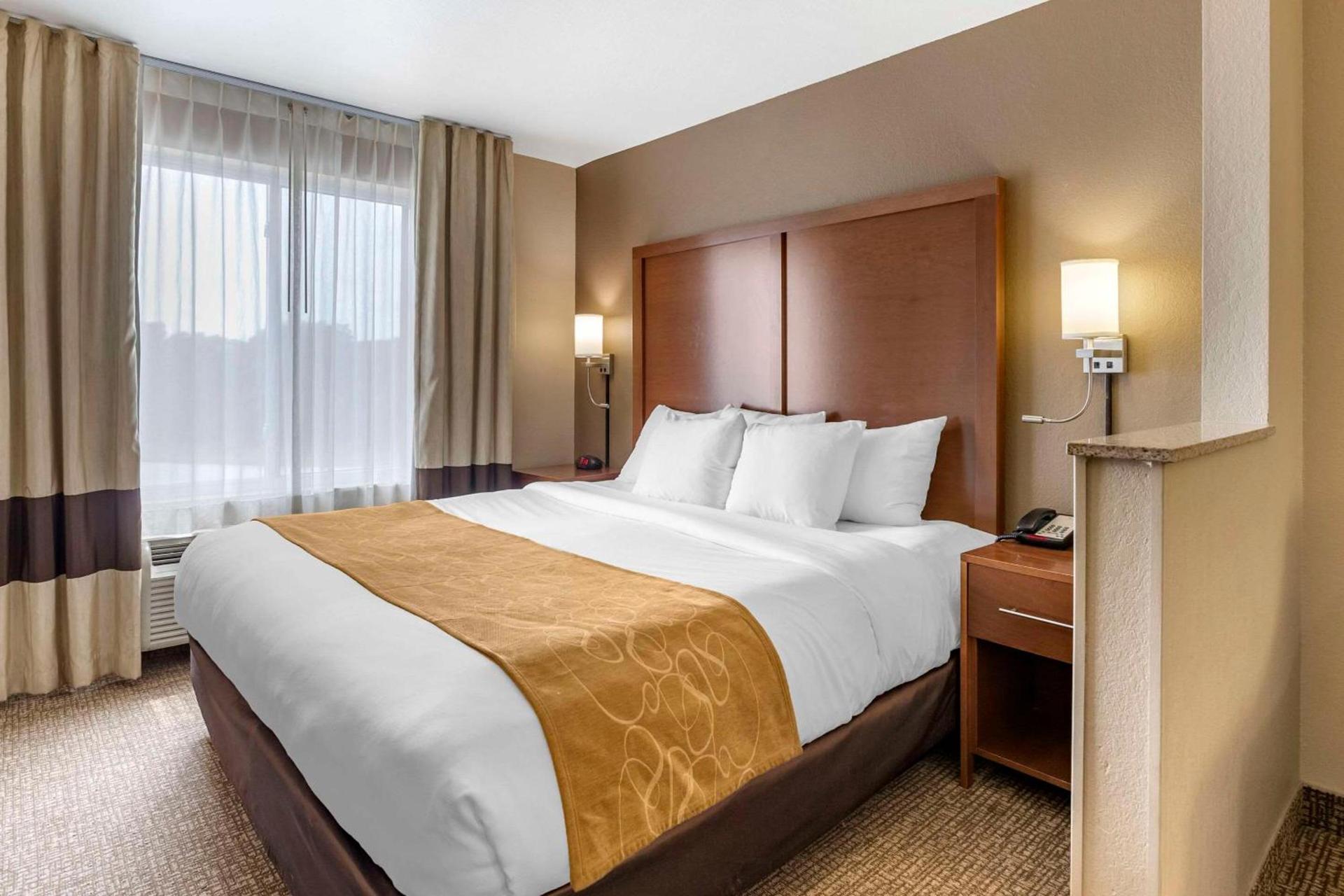 Comfort Suites Coralville I-80 photo 22