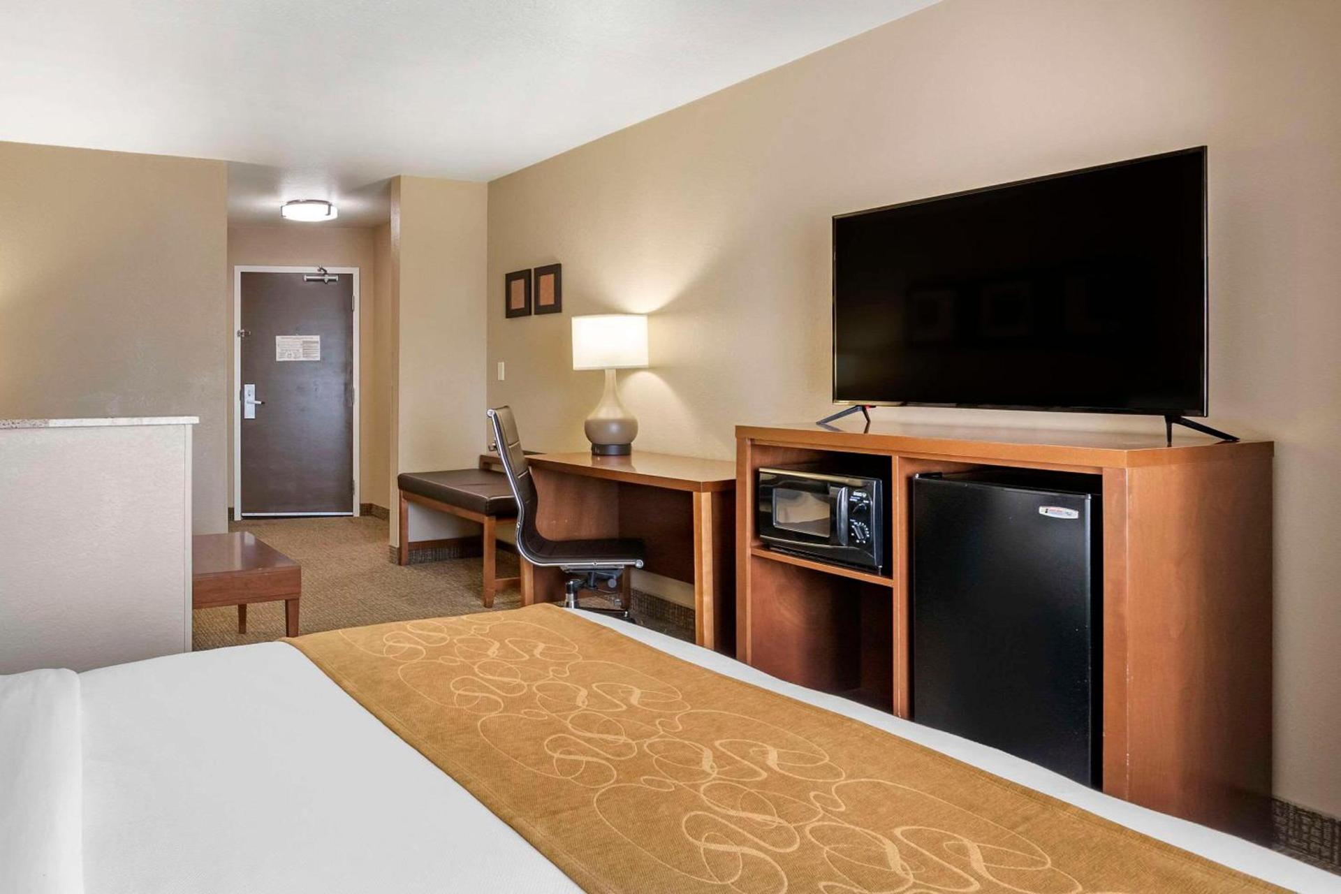 Comfort Suites Coralville I-80 photo 23
