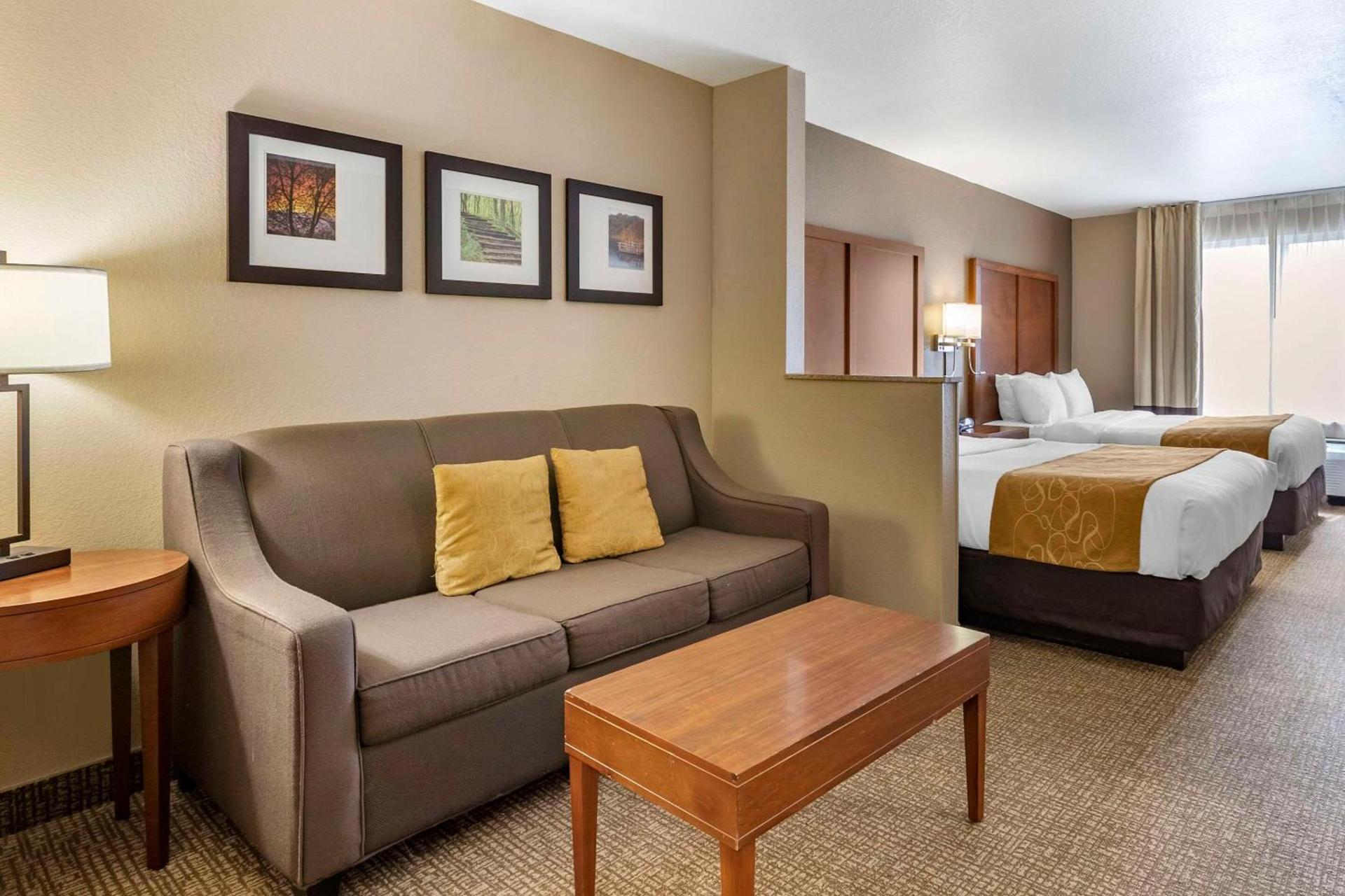 Comfort Suites Coralville I-80 photo 24