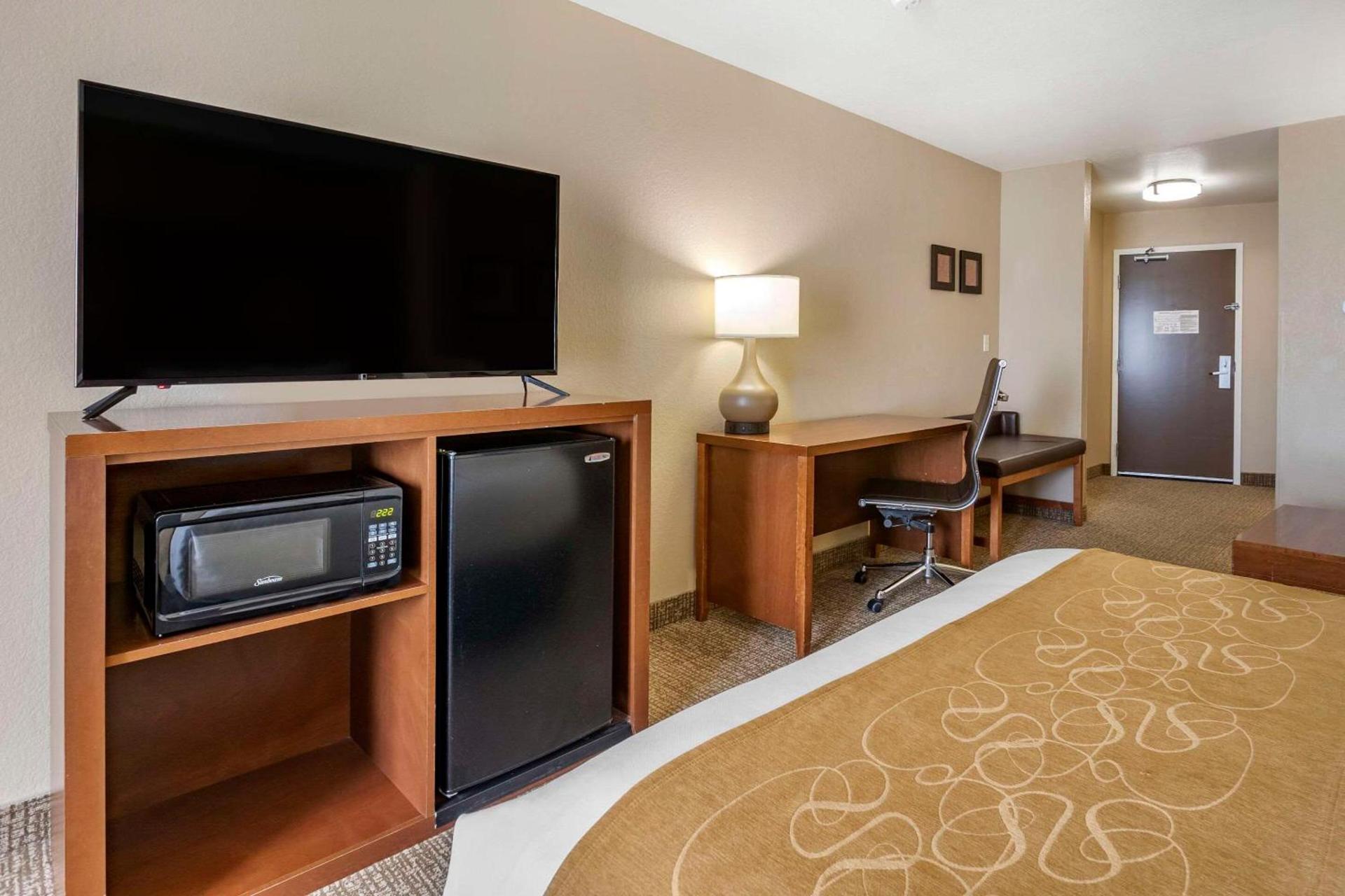 Comfort Suites Coralville I-80 photo 26