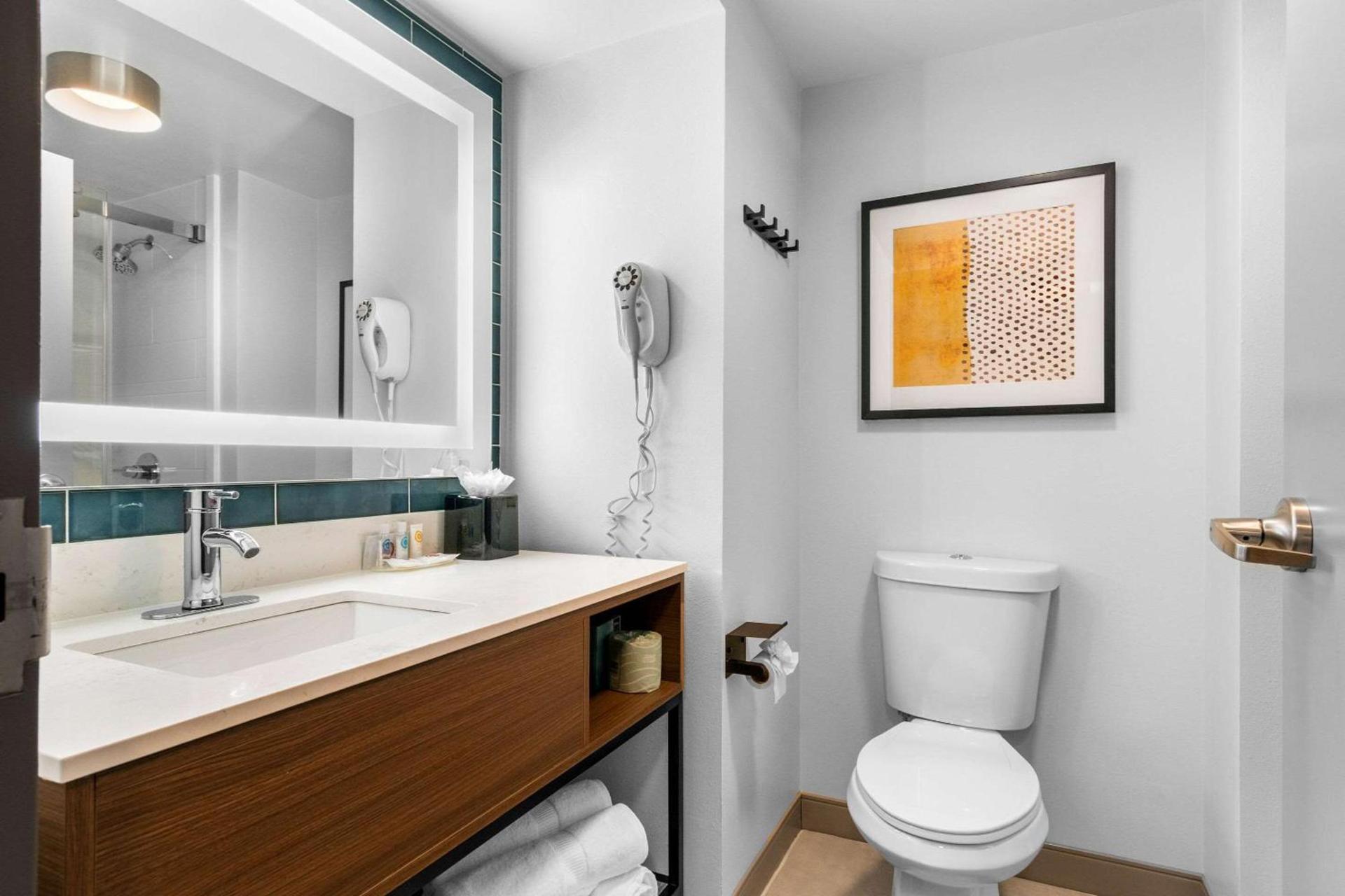 Comfort Inn & Suites York North photo 18