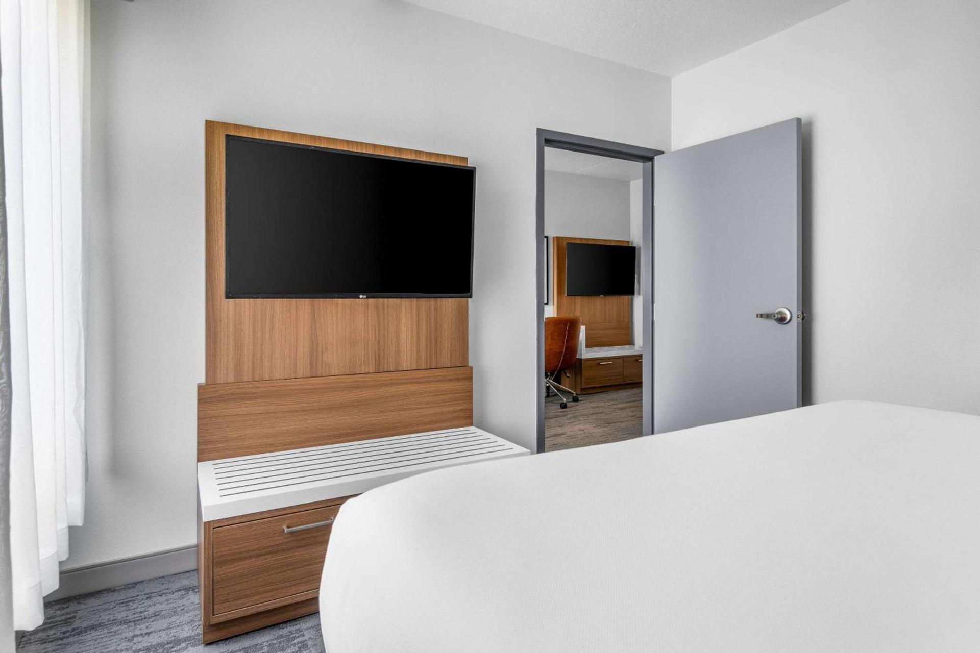 Comfort Inn & Suites York North photo 22