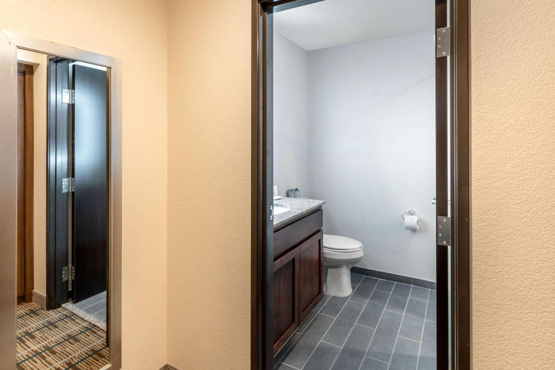 MainStay Suites Denver International Airport photo 9