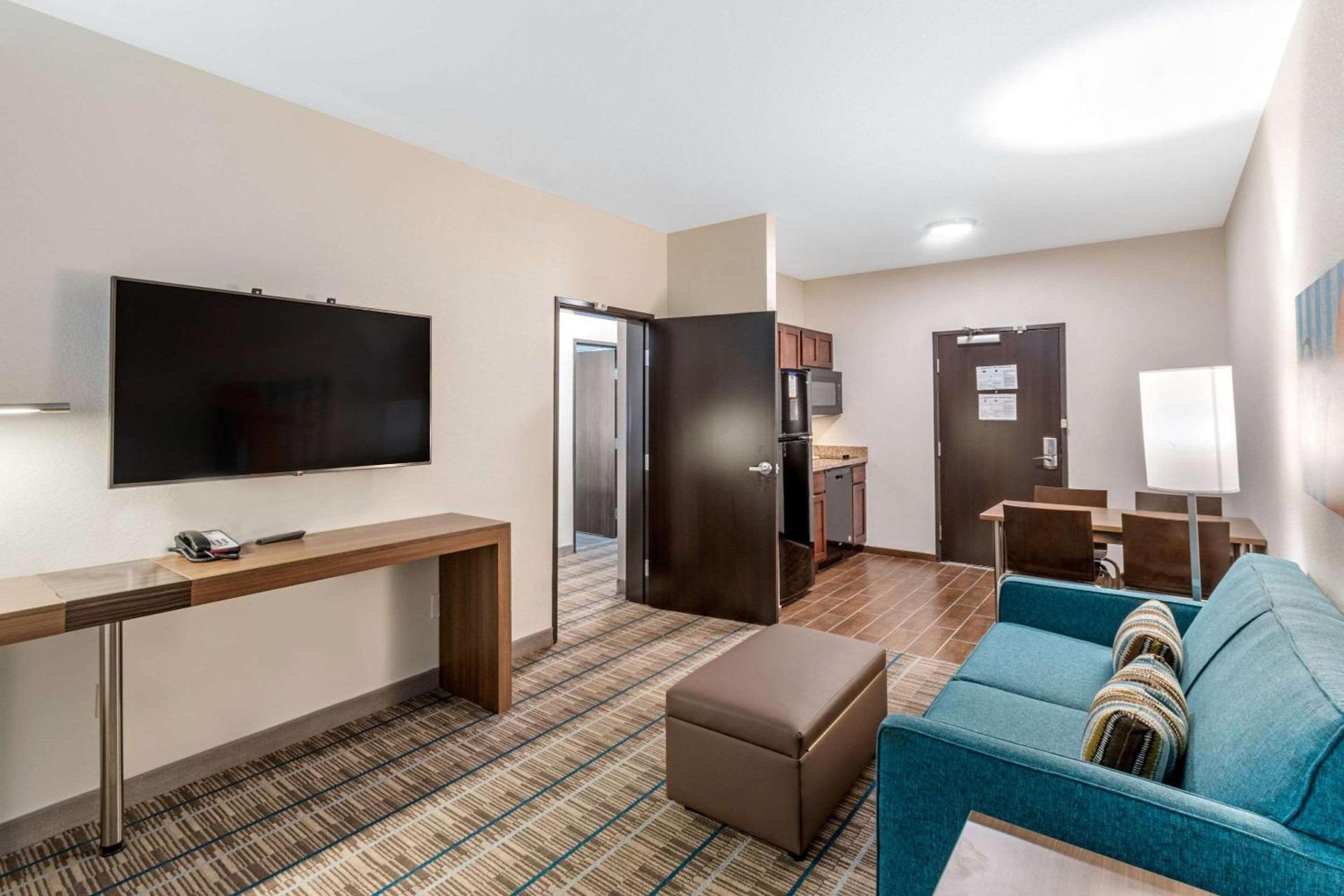 MainStay Suites Denver International Airport photo 12