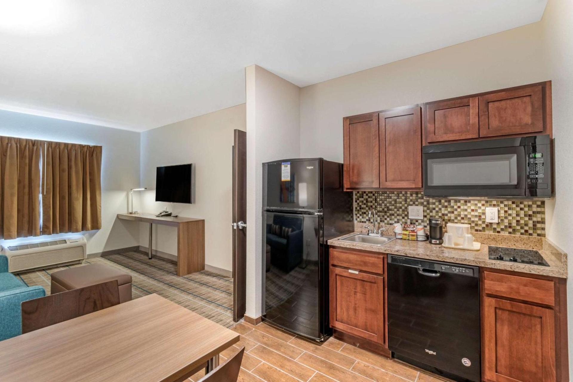 MainStay Suites Denver International Airport photo 13