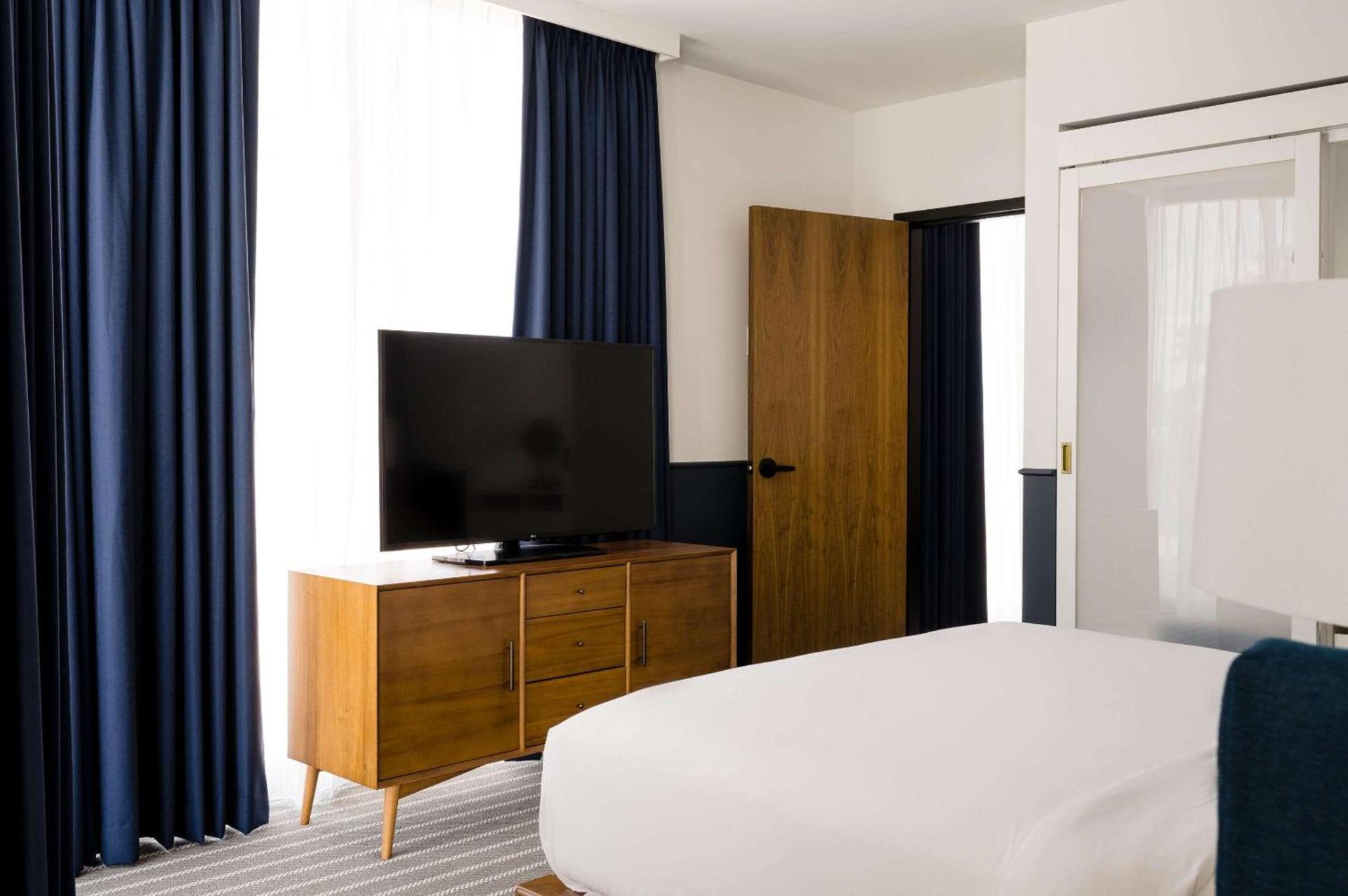 Cambria Hotel Boston Somerville photo 40
