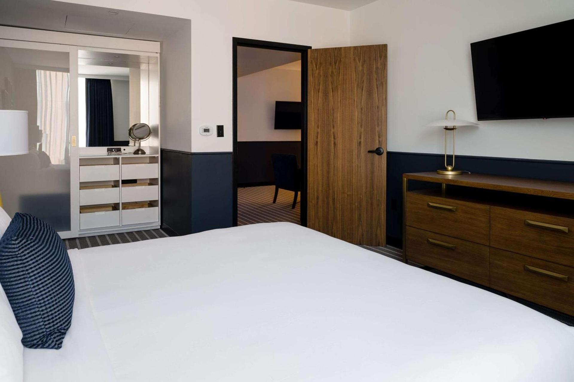Cambria Hotel Boston Somerville photo 41