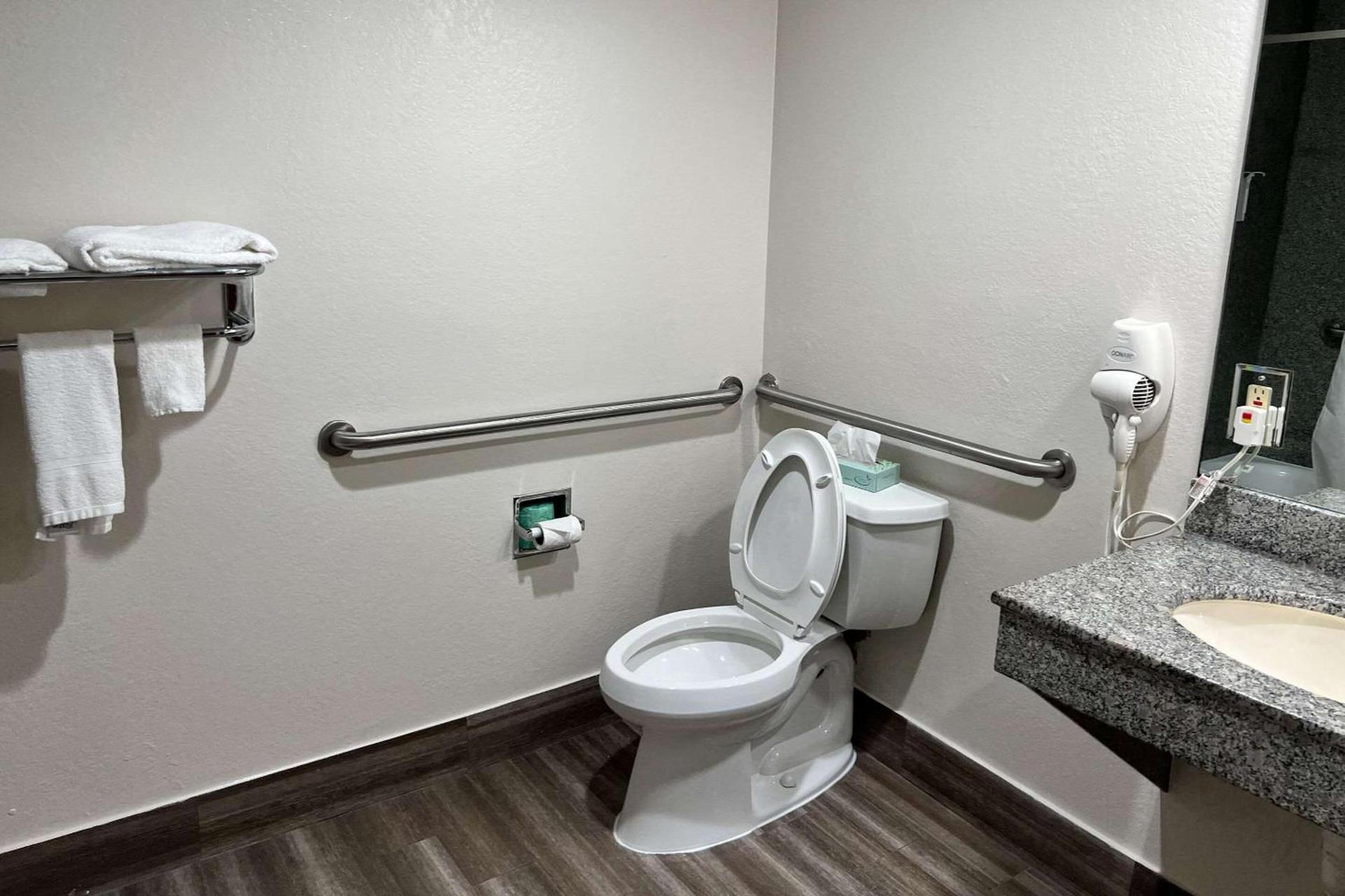 Econo Lodge Beaumont I-10 South photo 11