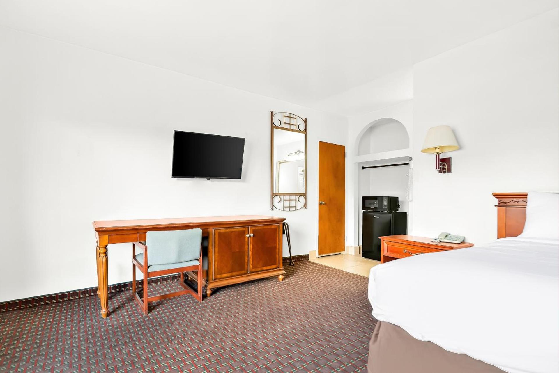 Capitol Inn and Suites photo 14