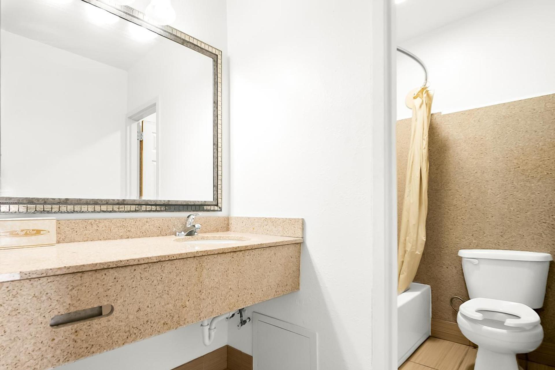 Capitol Inn and Suites photo 15