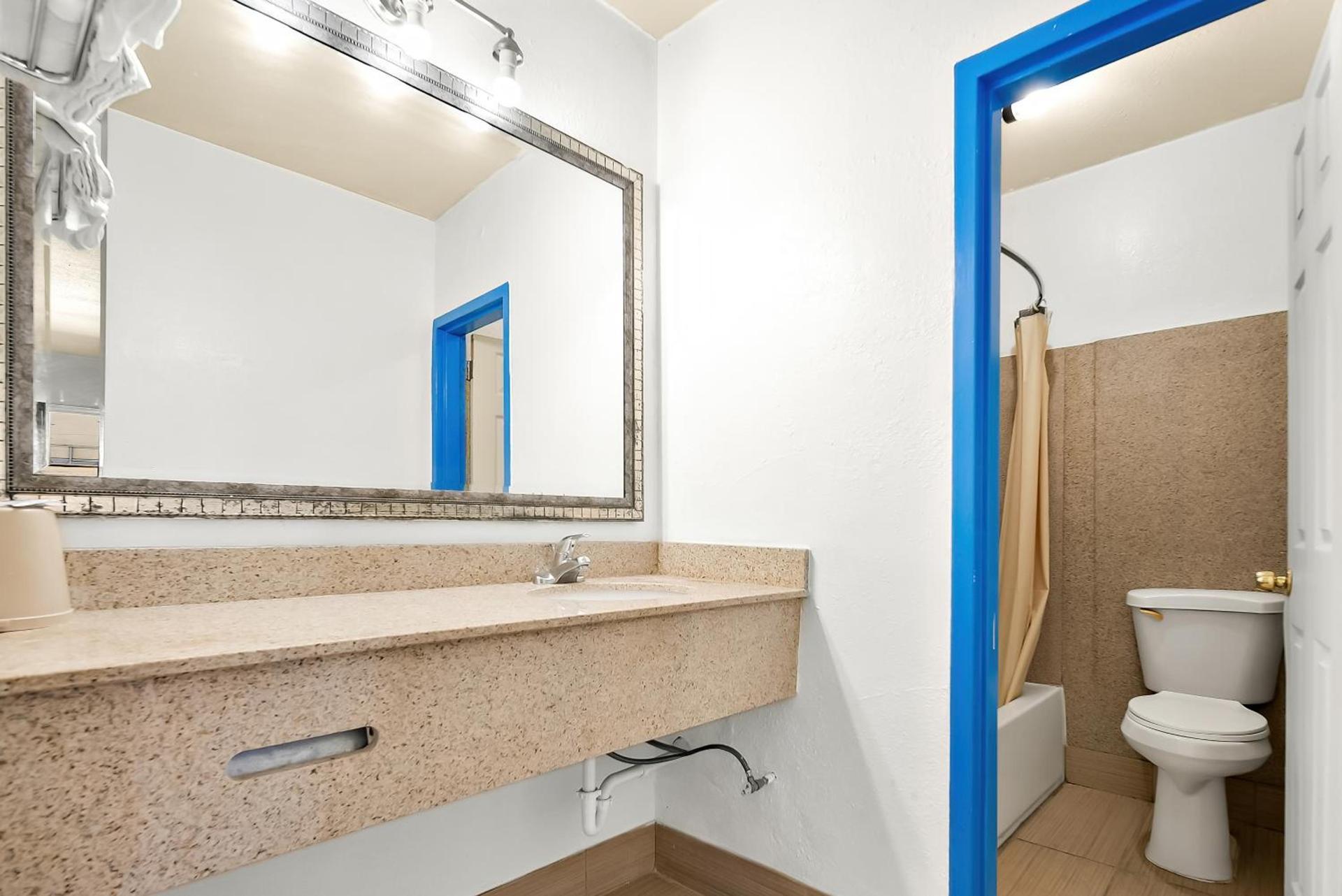 Capitol Inn and Suites photo 16
