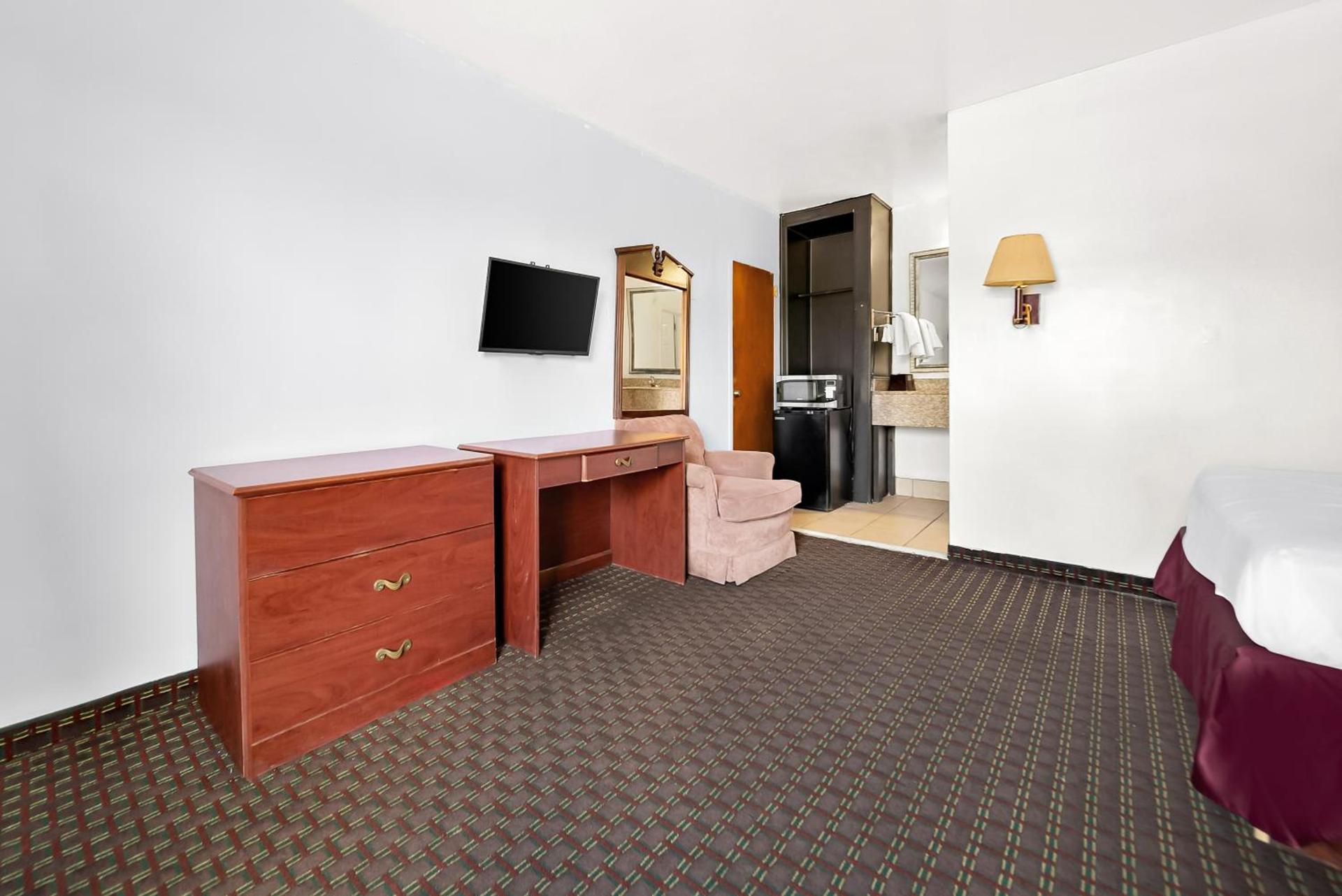 Capitol Inn and Suites photo 3