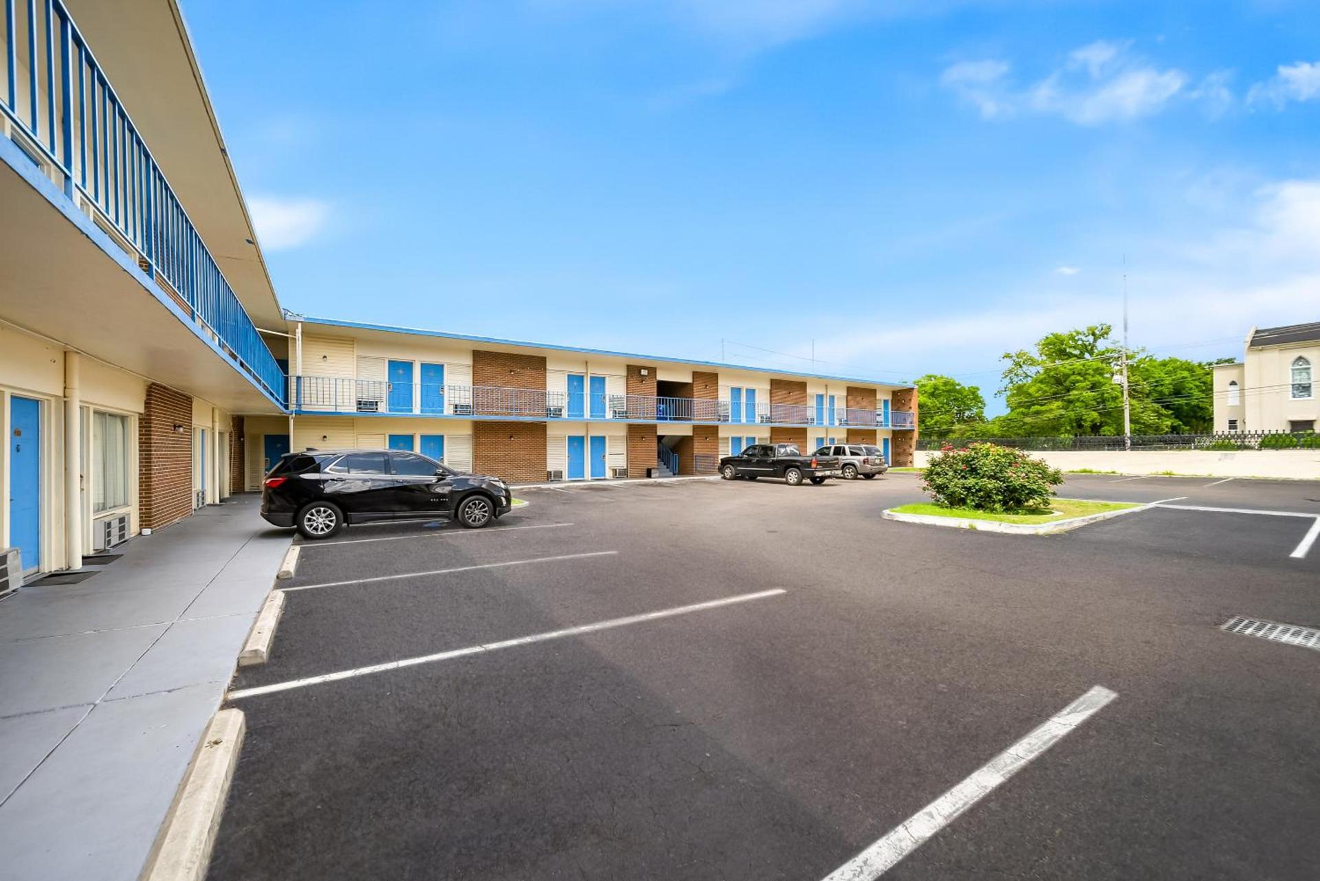 Capitol Inn and Suites photo 23