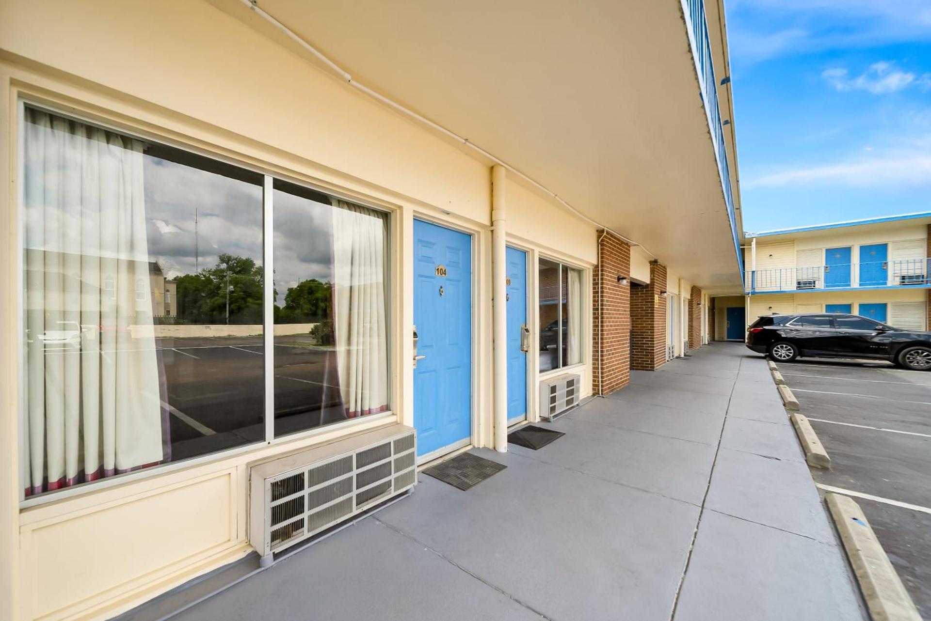 Capitol Inn and Suites photo 24