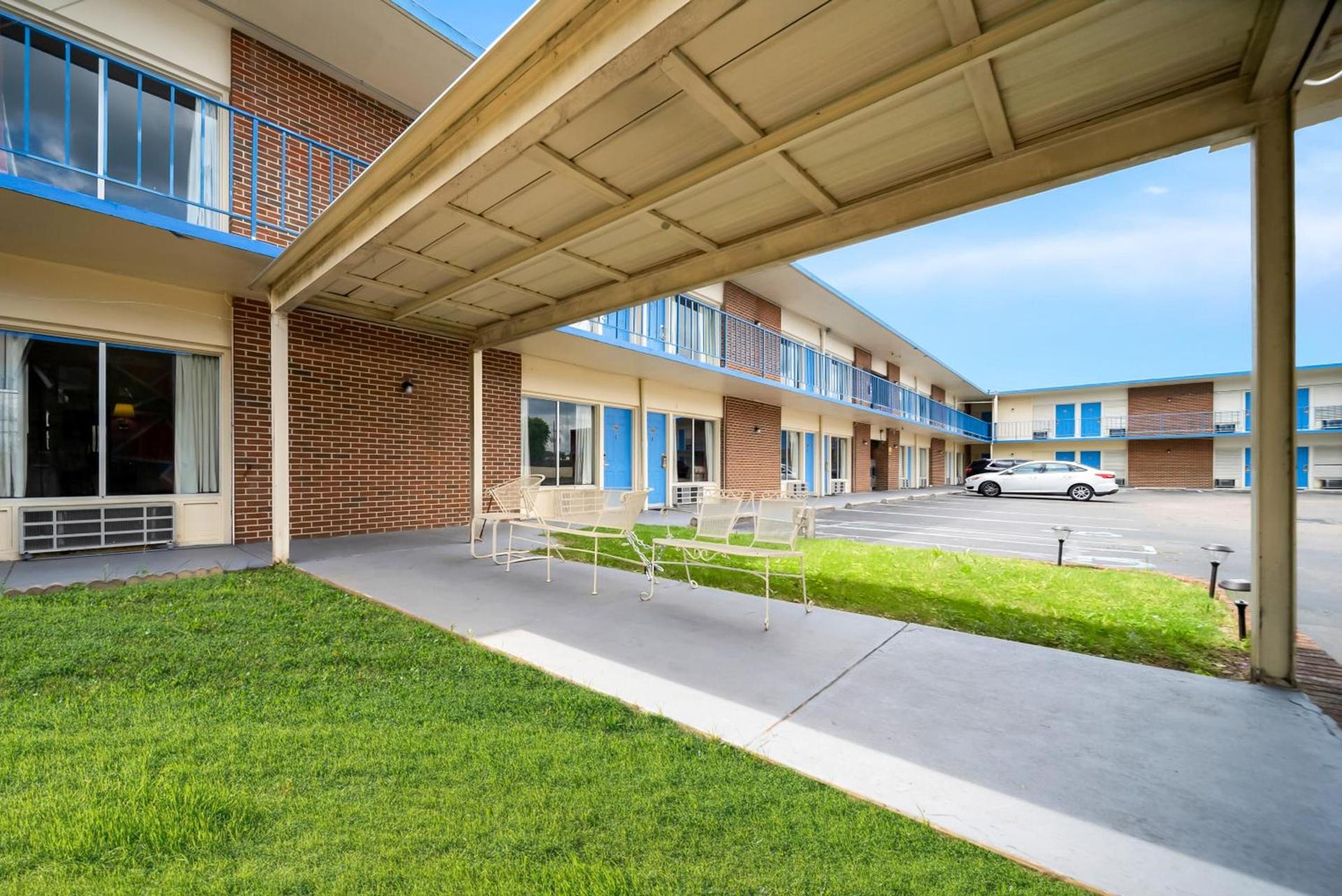 Capitol Inn and Suites photo 25