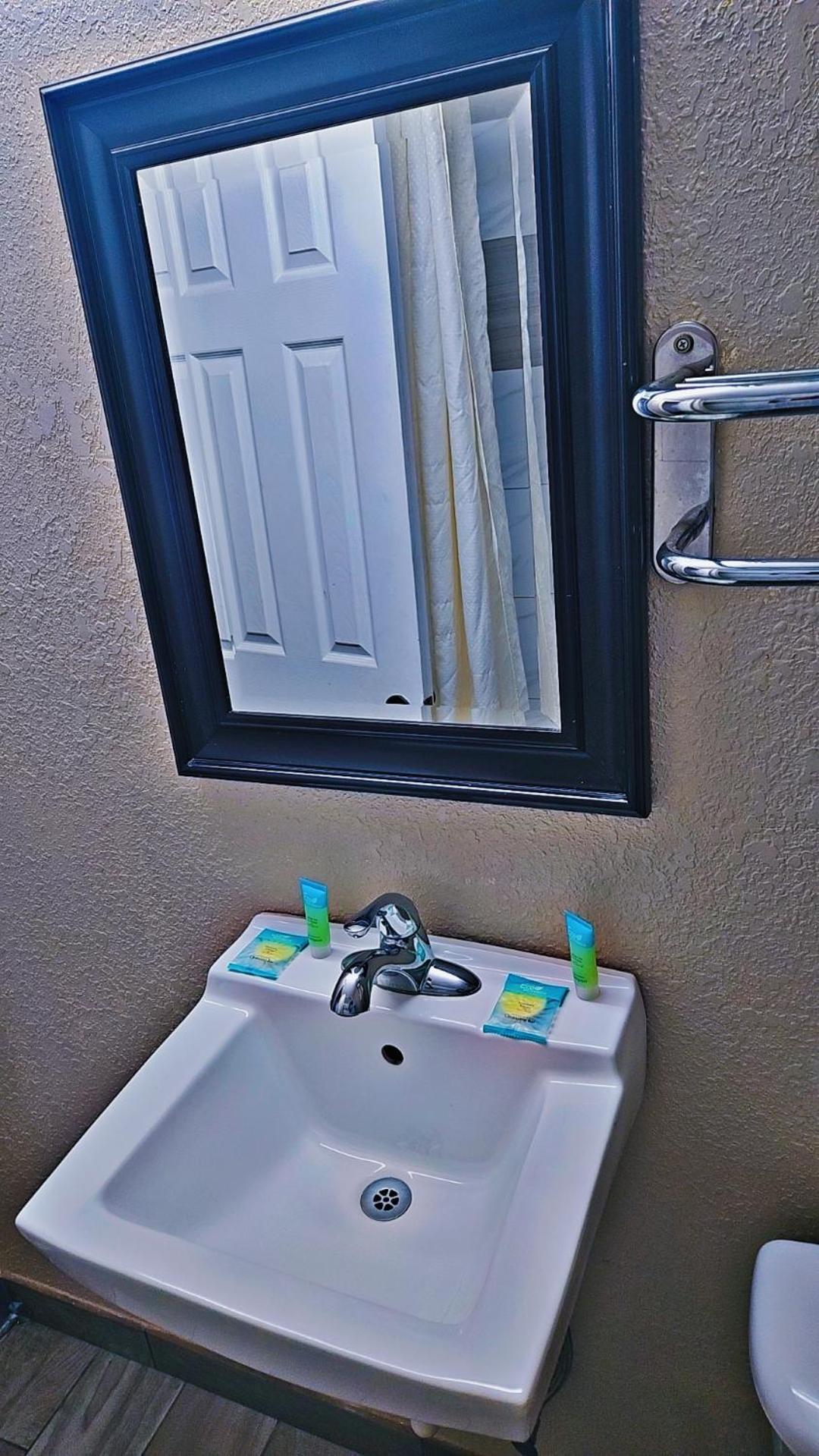 Wayfarer Motel photo 22