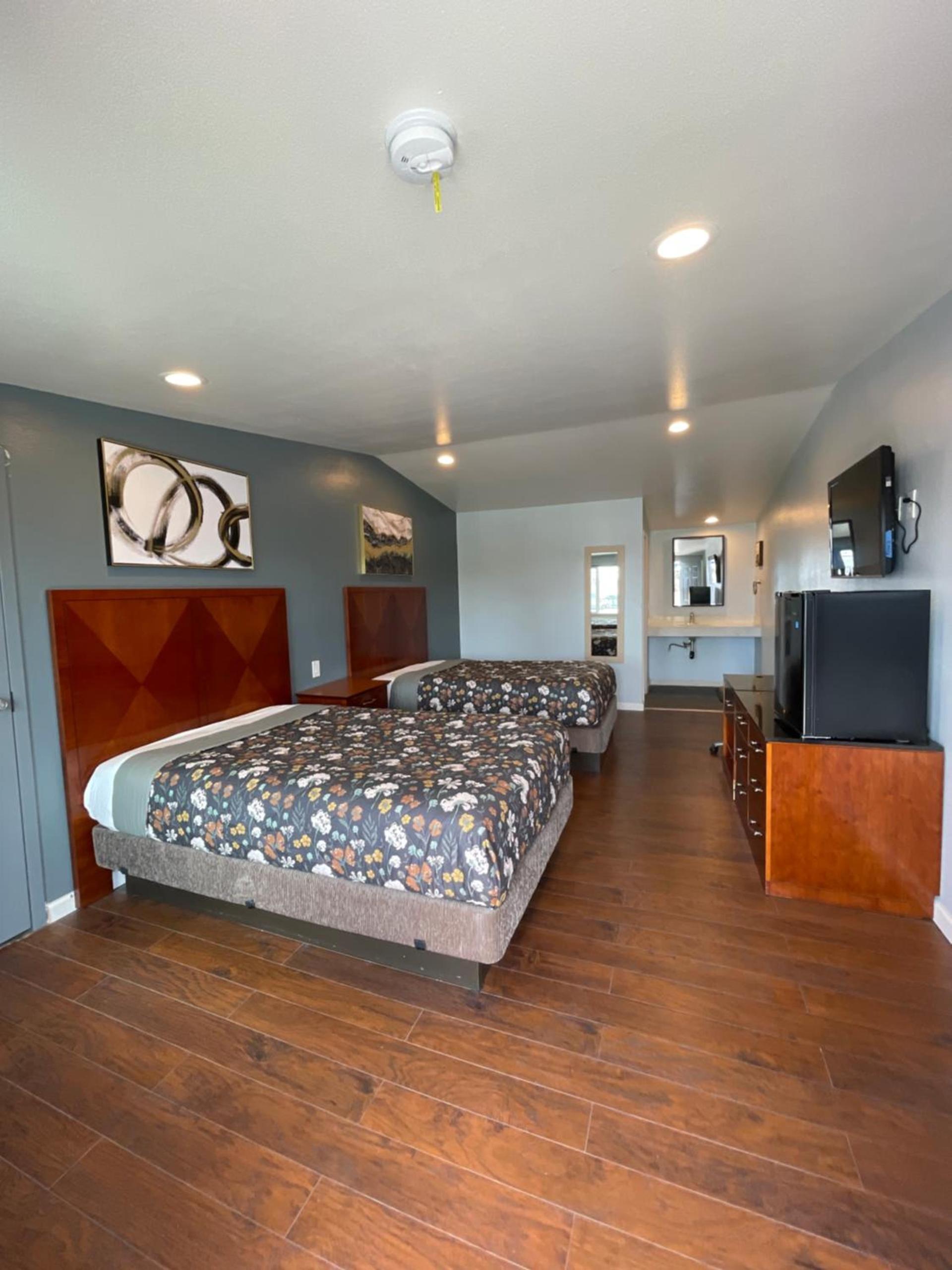 Sunny Sands Inn photo 5