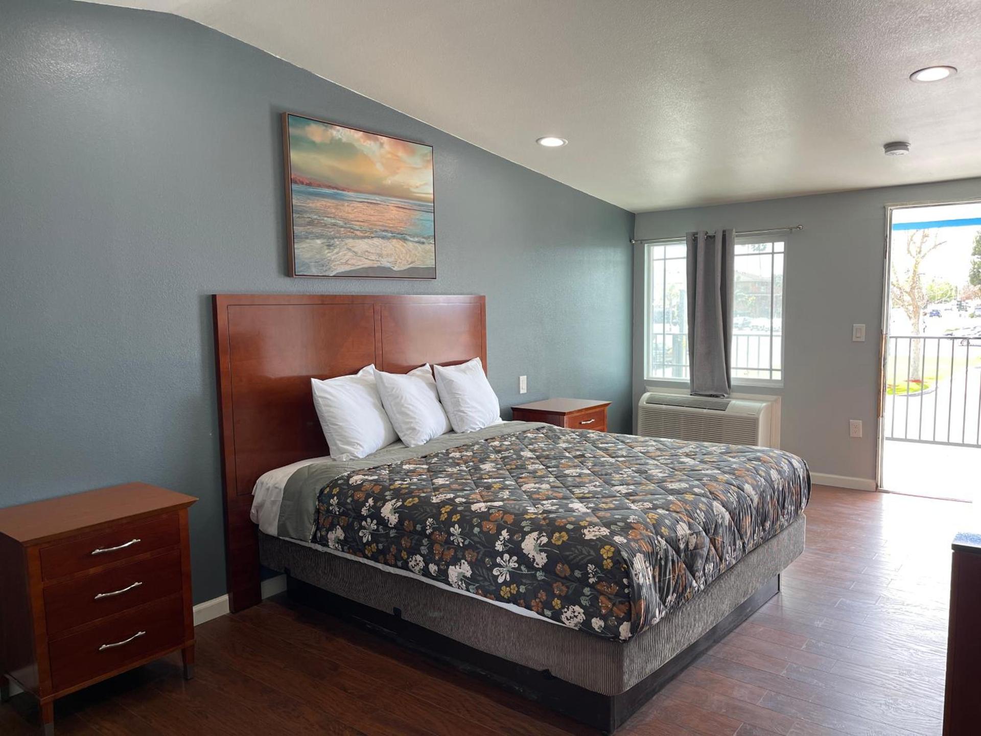 Sunny Sands Inn photo 38