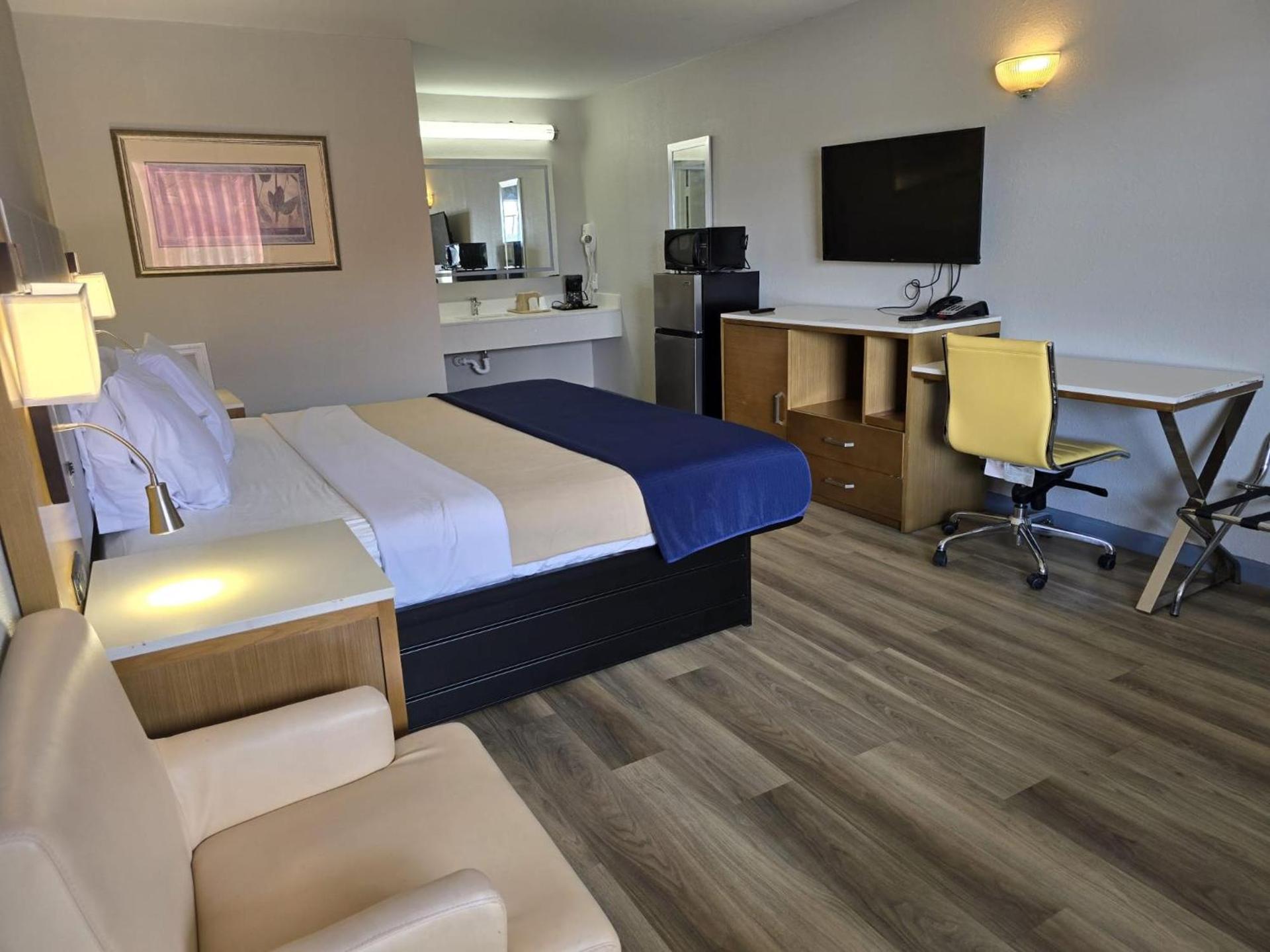 Americas Express Inn South Hill photo 9