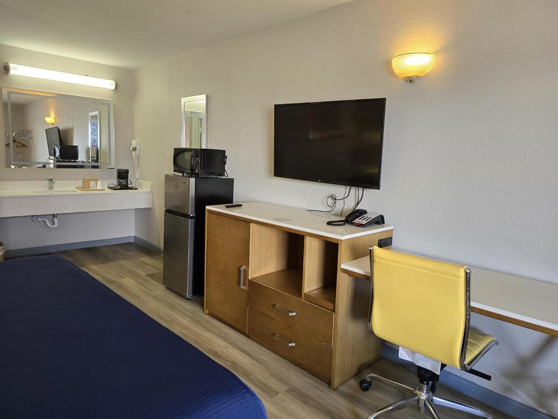 Americas Express Inn South Hill photo 5