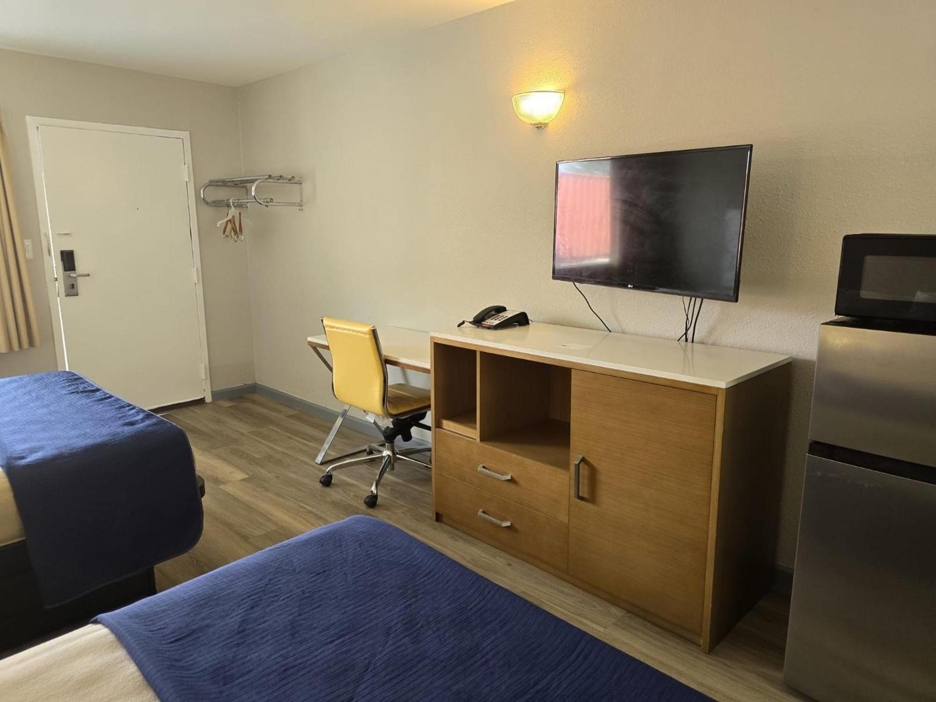 Americas Express Inn South Hill photo 7