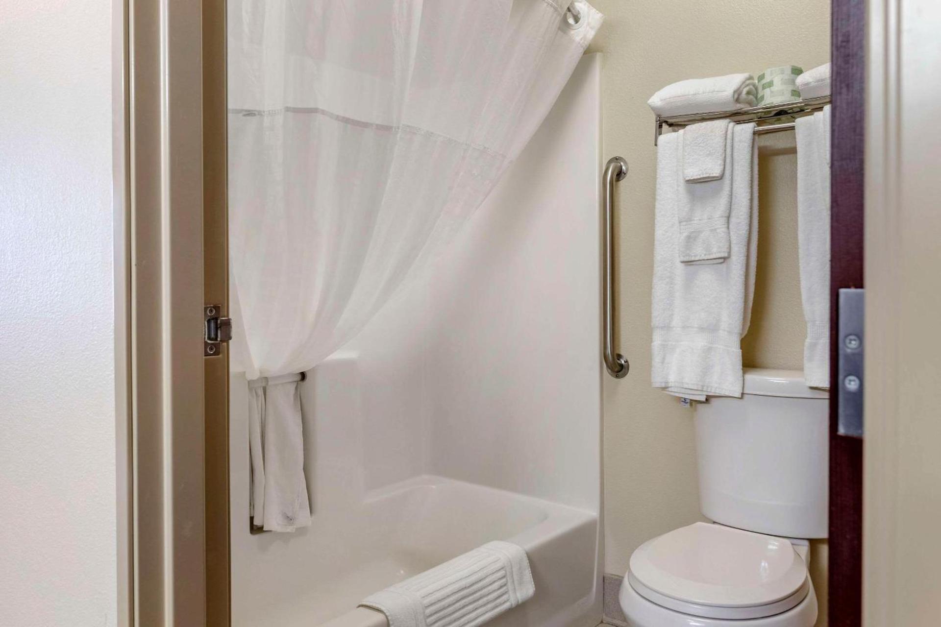 Comfort Suites Grandville - Grand Rapids SW photo 12