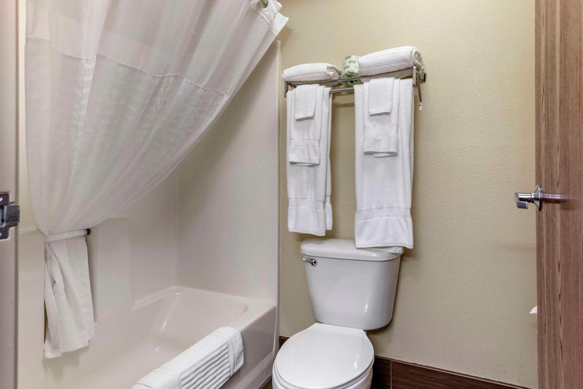 Comfort Suites Grandville - Grand Rapids SW photo 16
