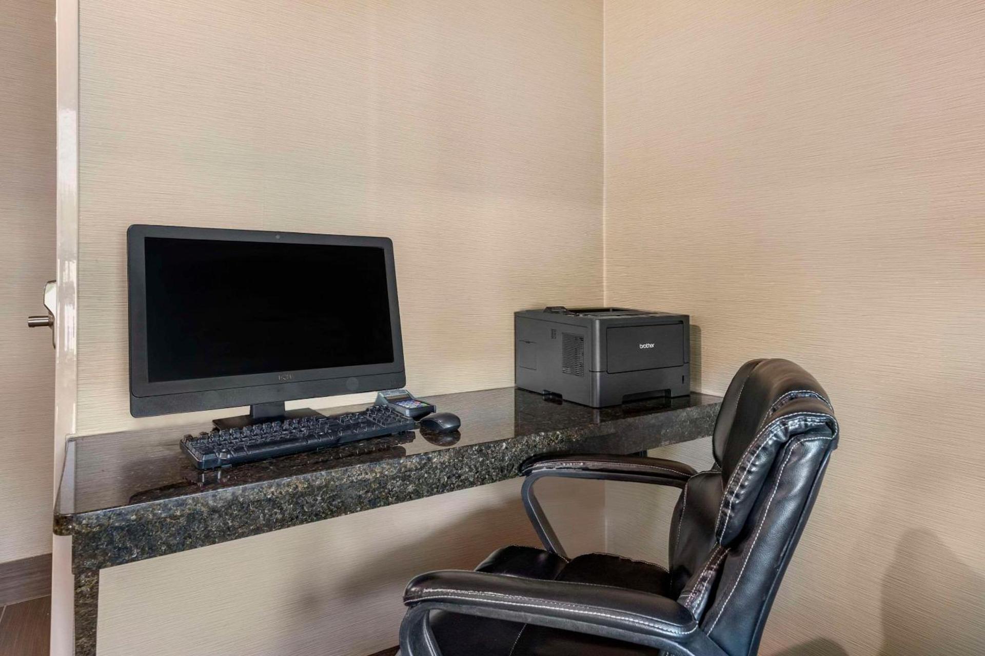 Comfort Suites Grandville - Grand Rapids SW photo 22