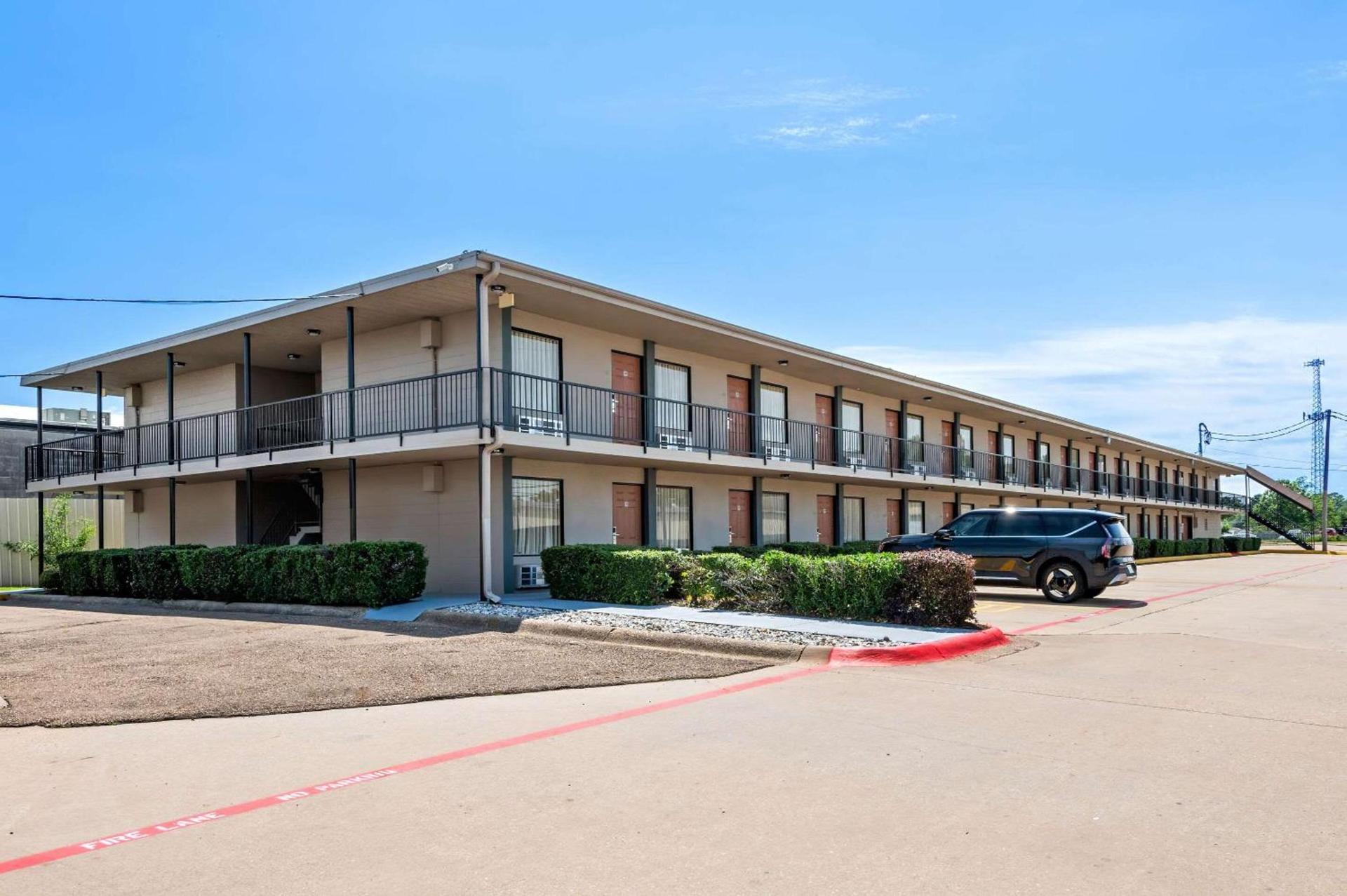 Econo Lodge Texarkana I-30 photo 4