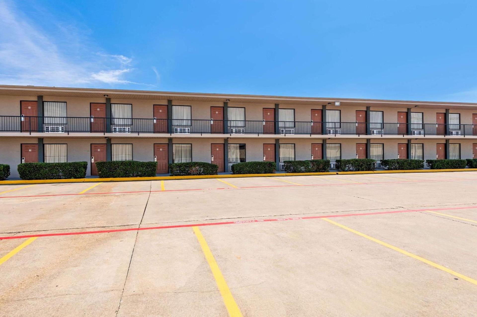 Econo Lodge Texarkana I-30 photo 6