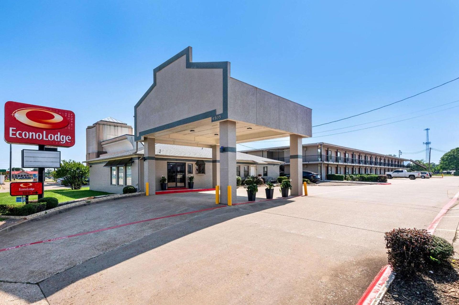 Econo Lodge Texarkana I-30 photo 8