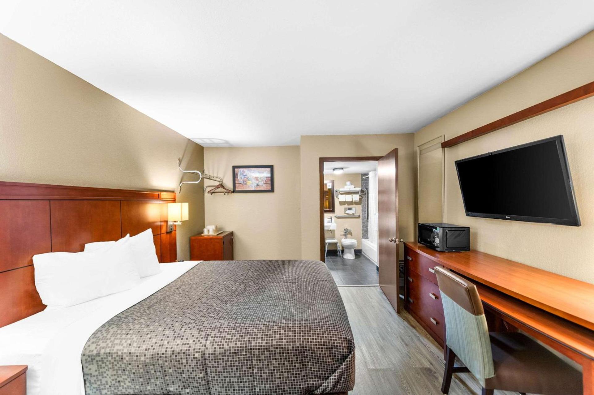 Econo Lodge Texarkana I-30 photo 15