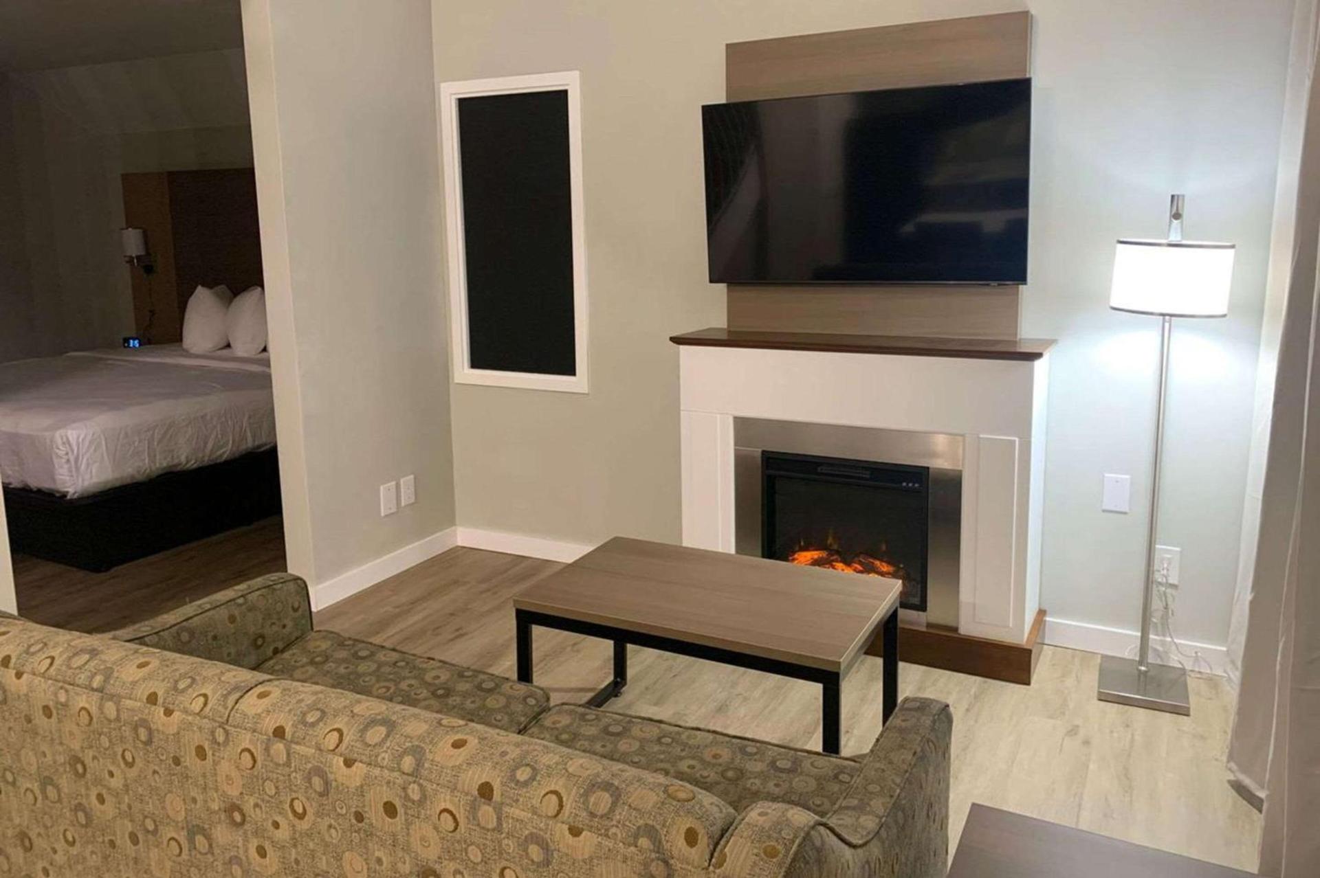 MainStay Suites Springfield South - Battlefield Rd photo 18