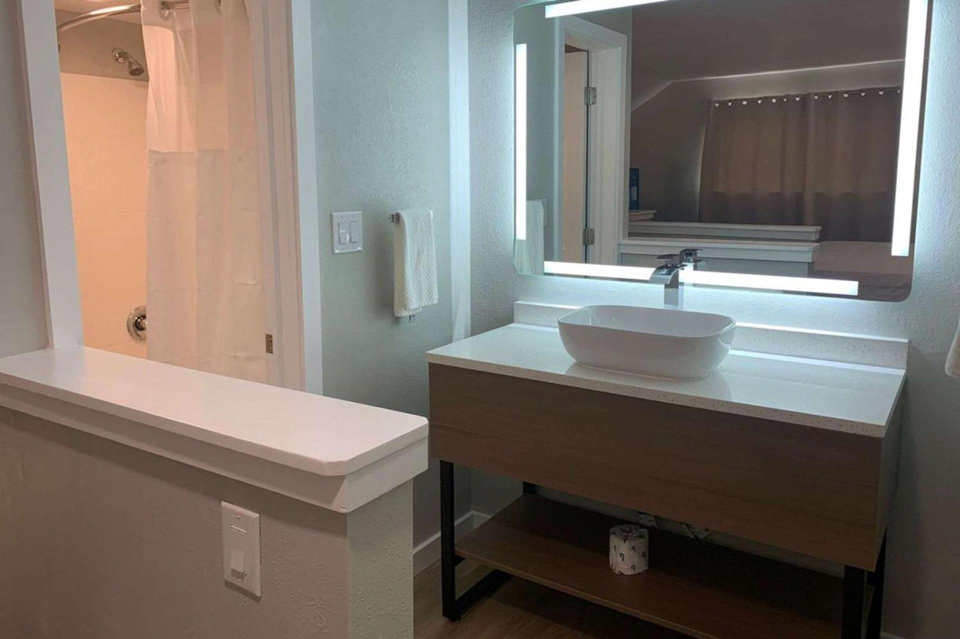 MainStay Suites Springfield South - Battlefield Rd photo 7