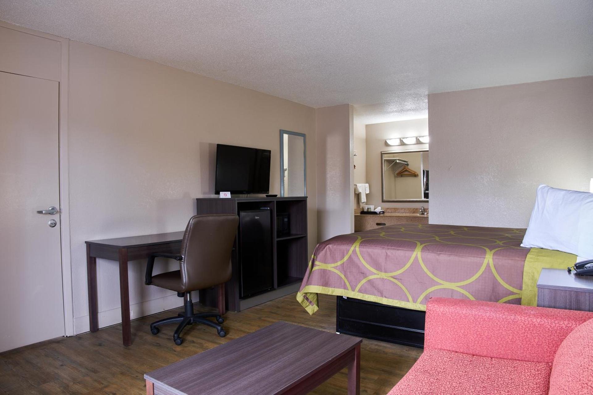 Super 8 by Wyndham Garysburg/Roanoke Rapids photo 4