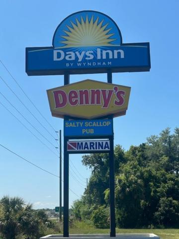 Days Inn by Wyndham Crystal River photo 19